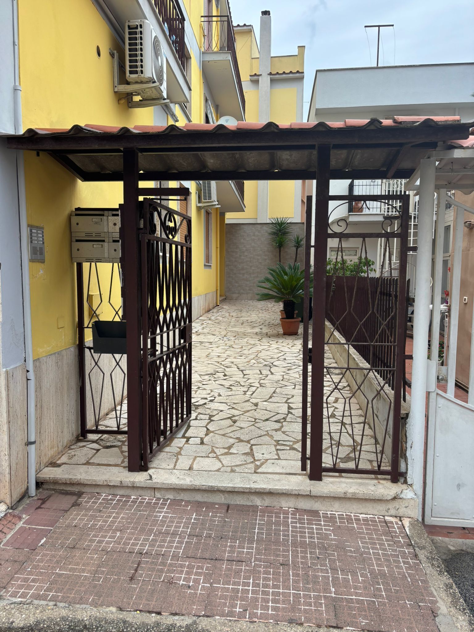 Quadrilocale da ristrutturare in via monteverde 6, Nettuno