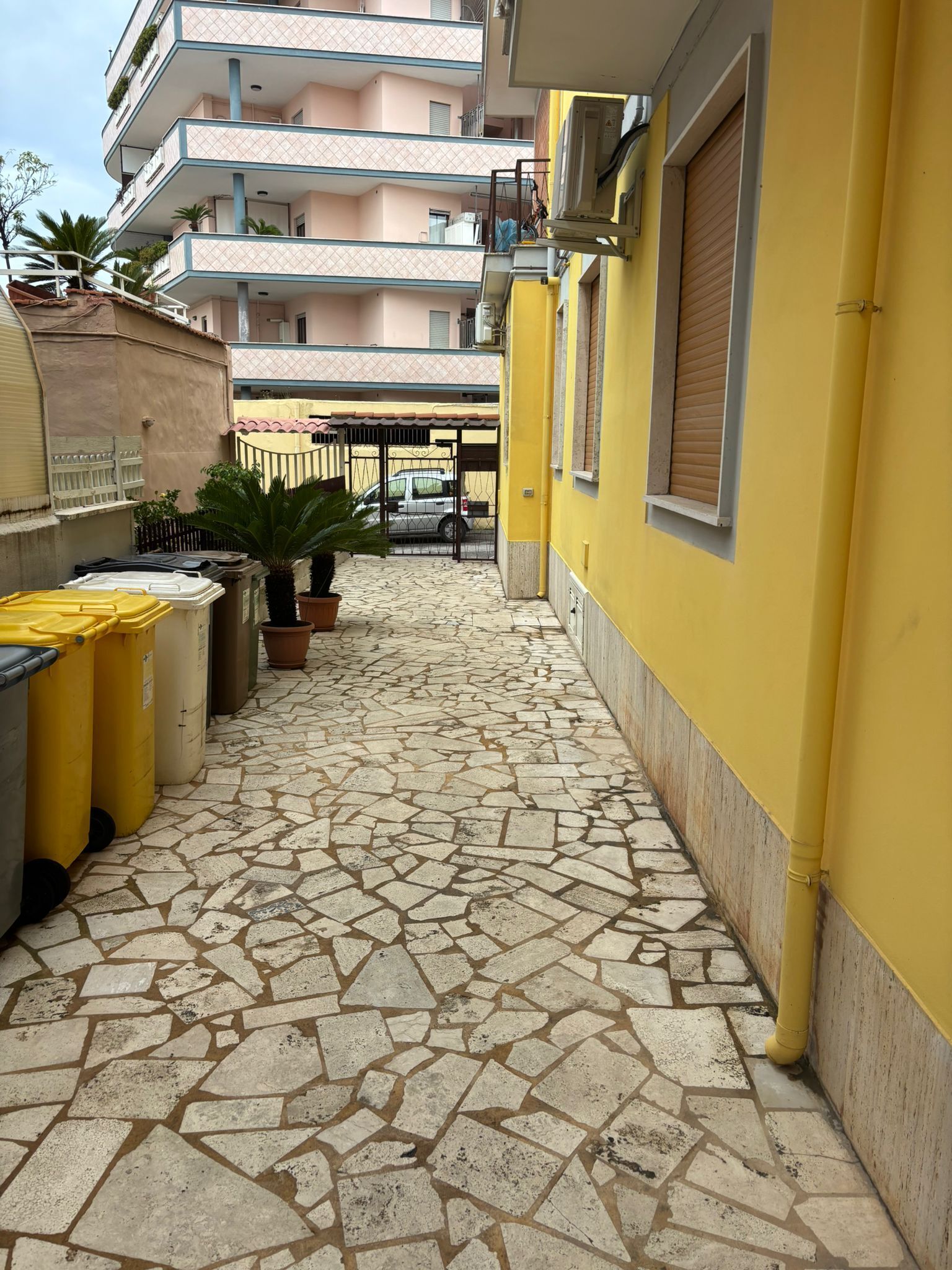 Quadrilocale da ristrutturare in via monteverde 6, Nettuno