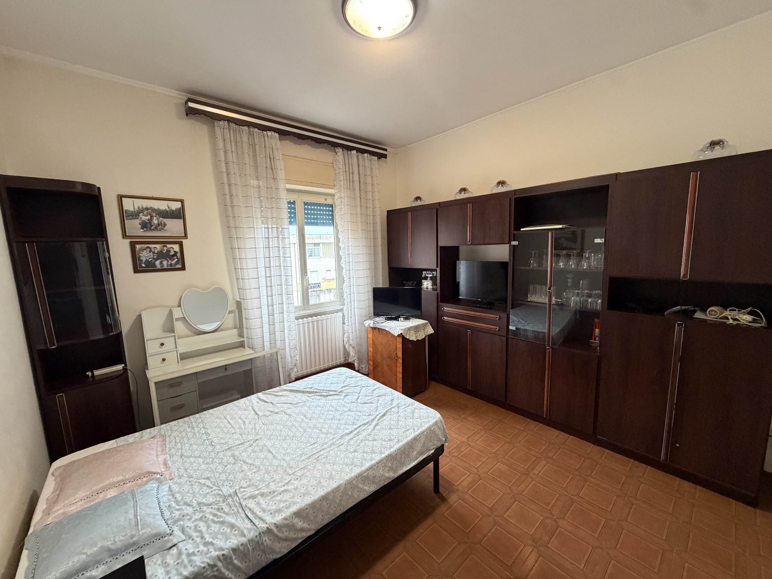 Bilocale da ristrutturare in via veneto 2, Anzio