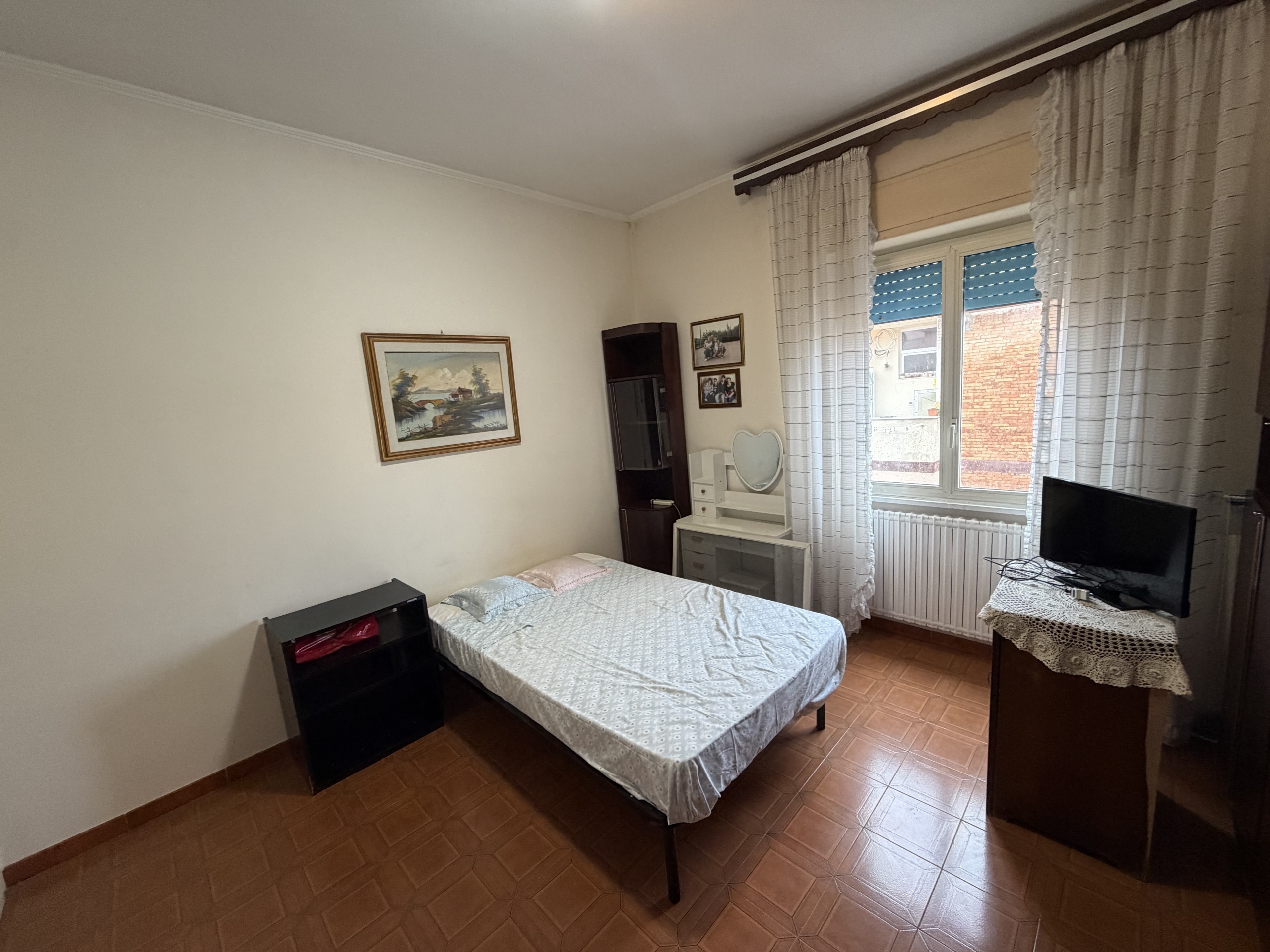 Bilocale da ristrutturare in via veneto 2, Anzio
