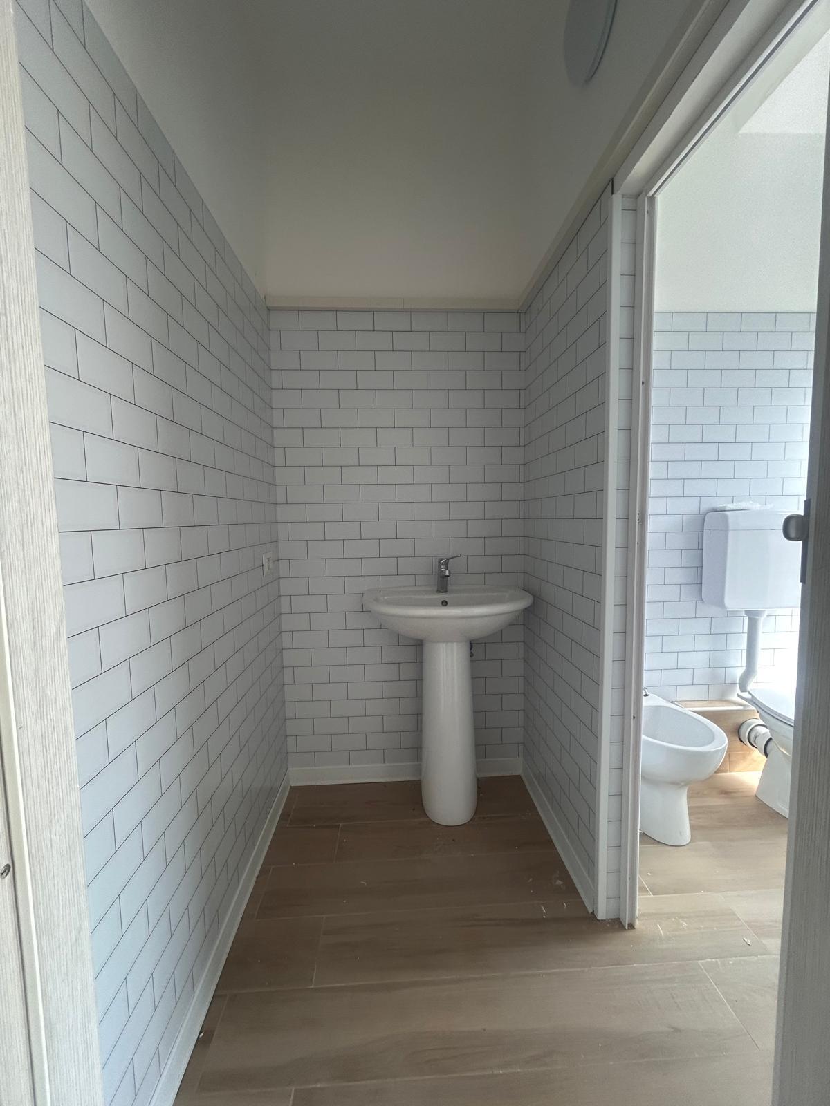 Locale commerciale in affitto in viale maiella 23/a, Francavilla al Mare