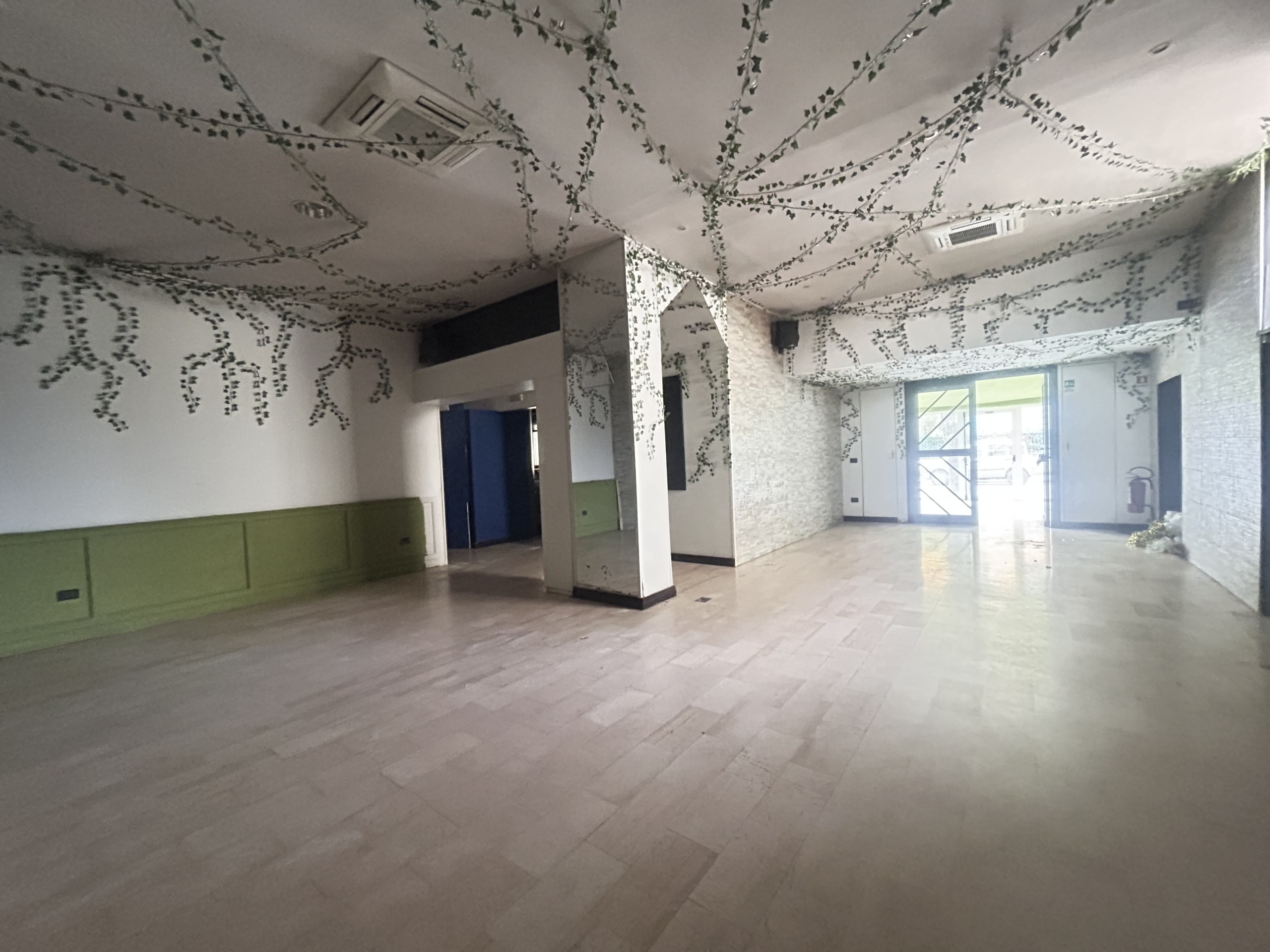 Locale commerciale in affitto a Francavilla al Mare