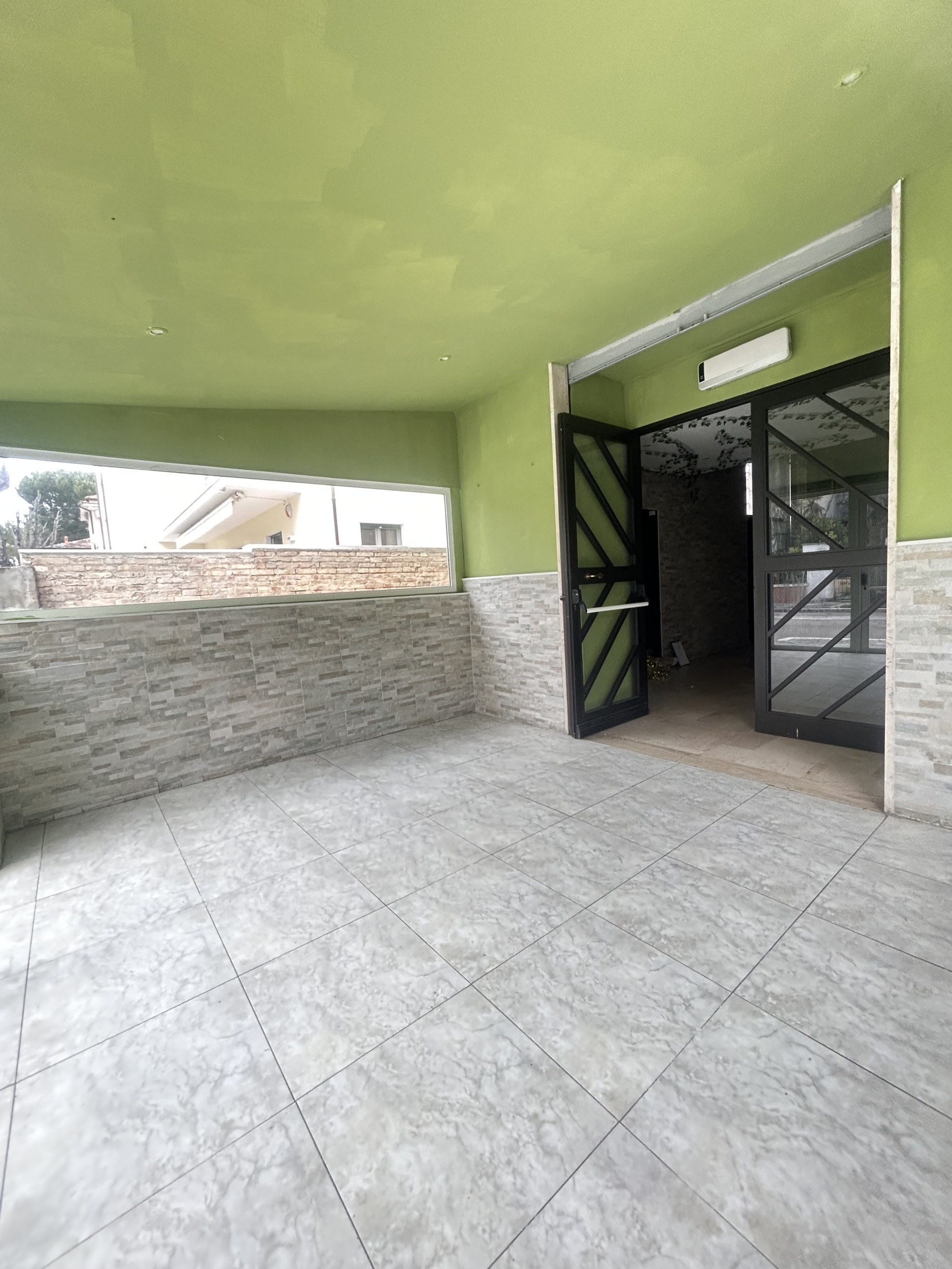 Locale commerciale in affitto a Francavilla al Mare