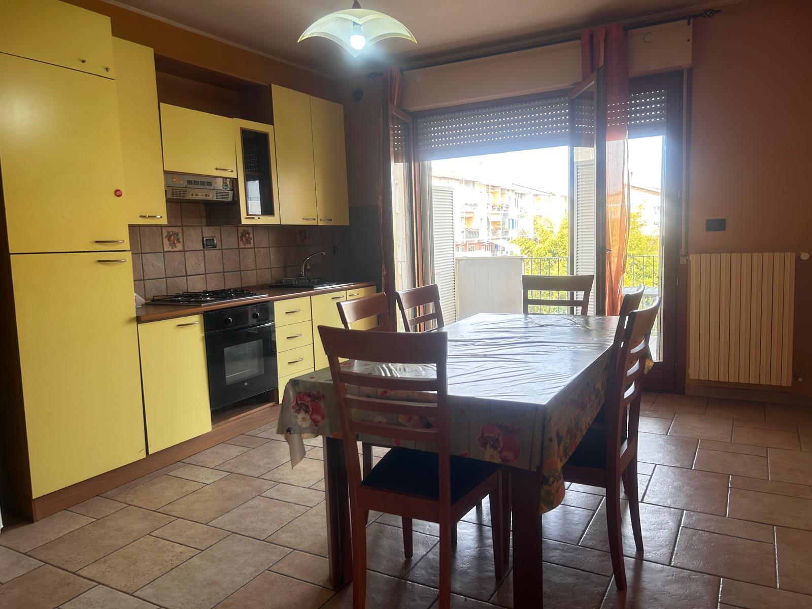 Trilocale con terrazzo in via pasquale celommi, Pescara