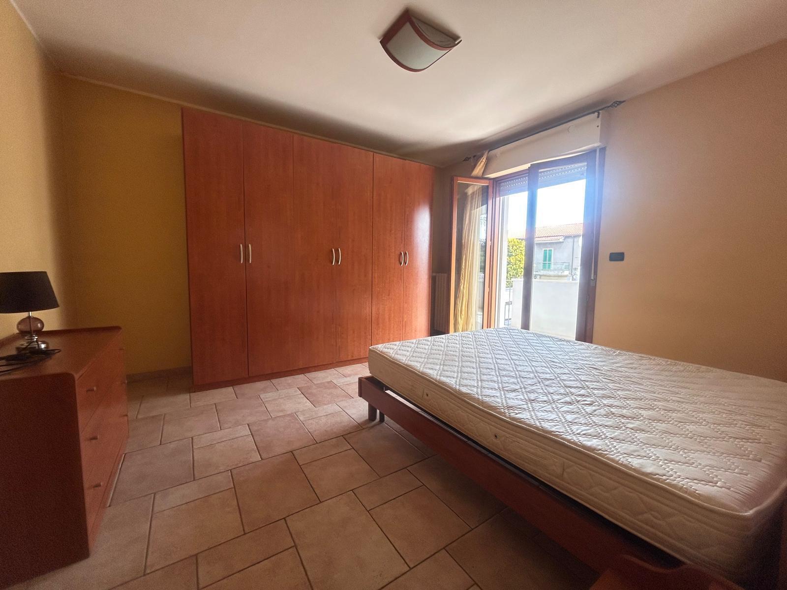 Trilocale con terrazzo in via pasquale celommi, Pescara