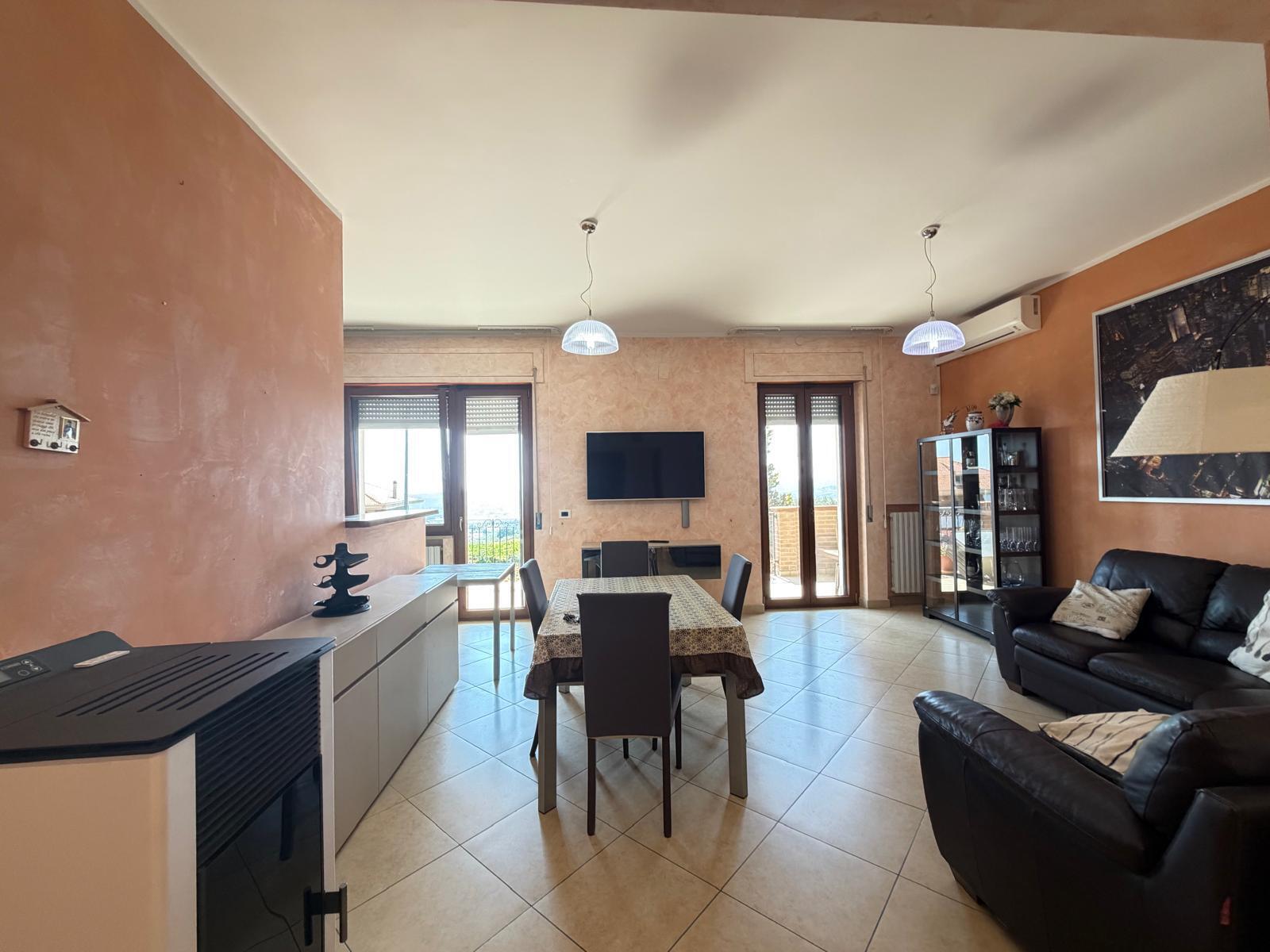 Appartamento con terrazzo in viale maiella 23/a, Francavilla al Mare