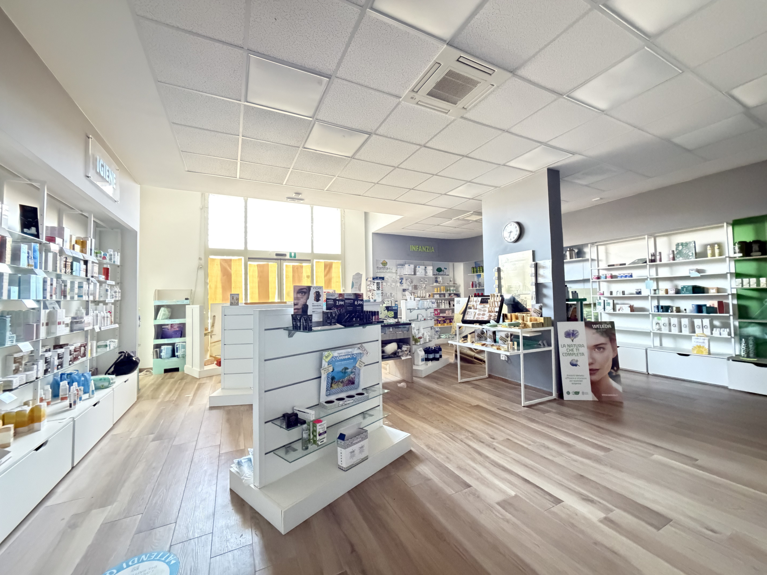 Locale commerciale in affitto in viale maiella, Francavilla al Mare