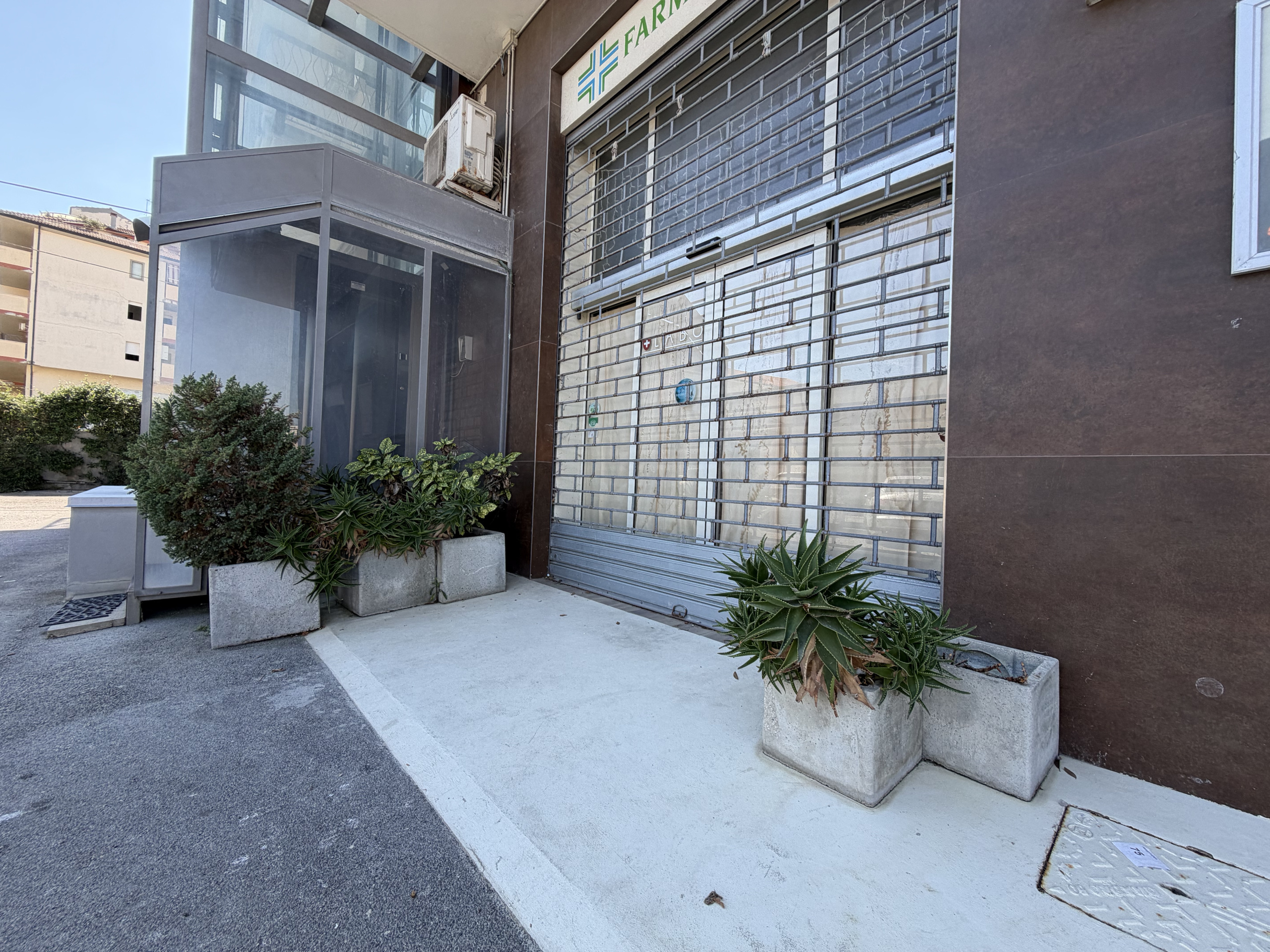 Locale commerciale in affitto in viale maiella, Francavilla al Mare