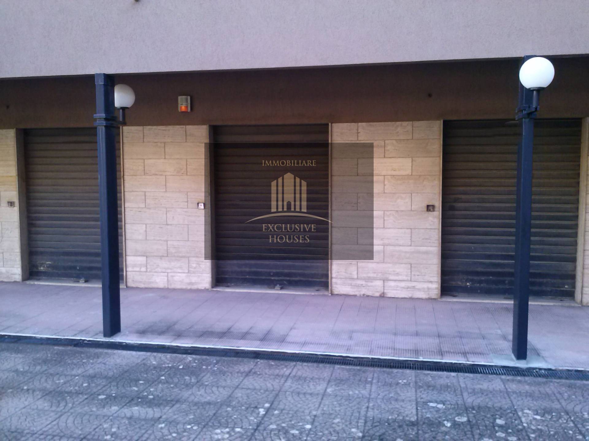 Negozio in vendita a Messina, Centro