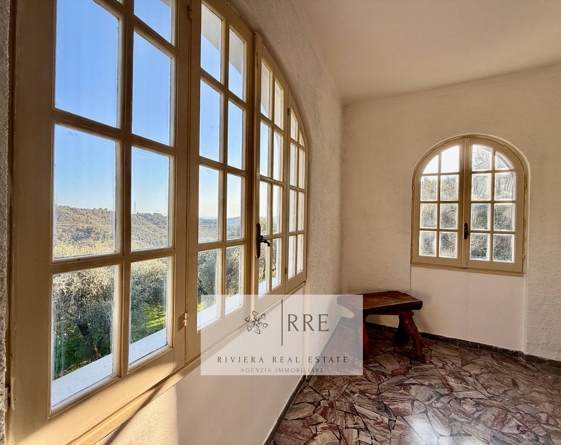 Casa Indipendente in vendita a Imperia, Montegrazie