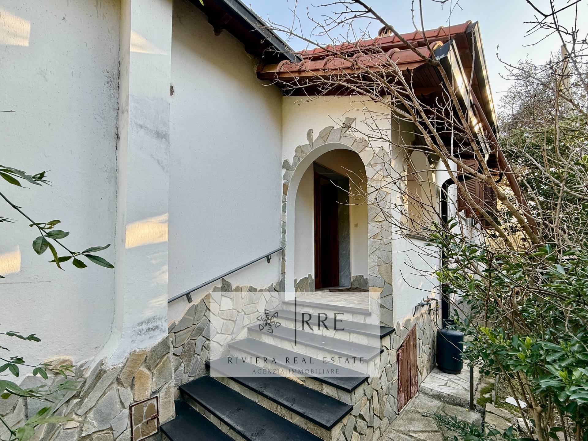 Casa Indipendente in vendita a Imperia, Montegrazie