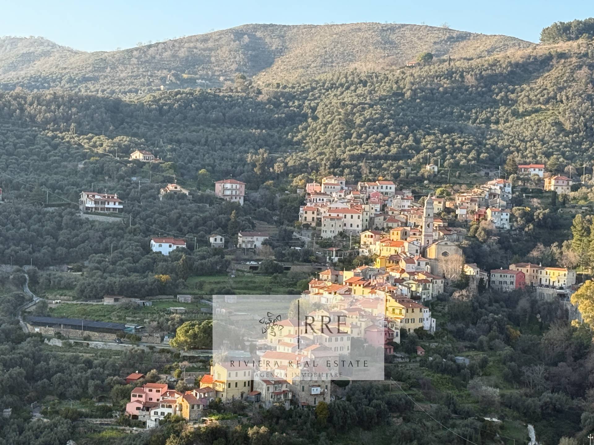 Casa Indipendente in vendita a Imperia, Montegrazie