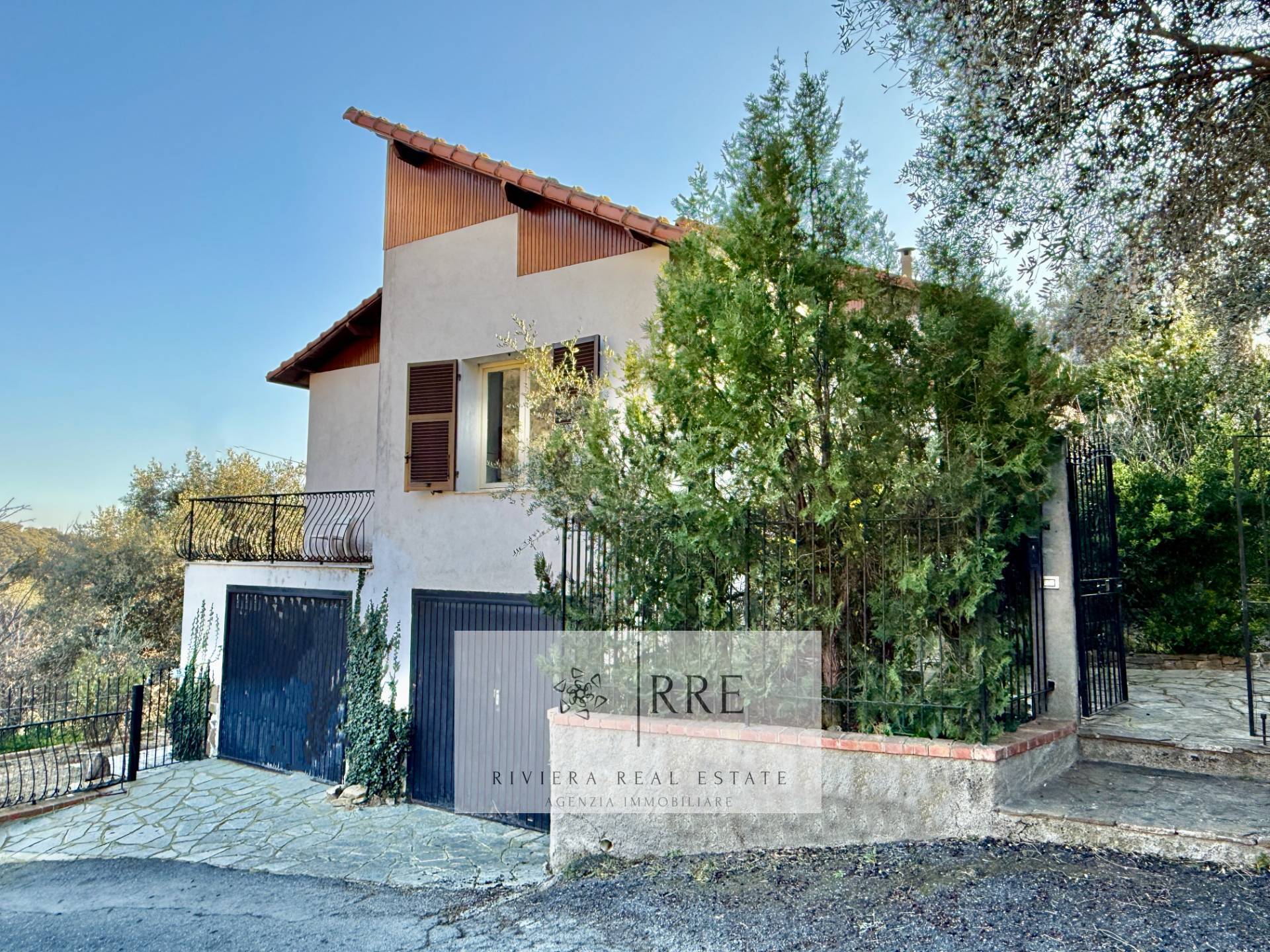 Casa Indipendente in vendita a Imperia, Montegrazie