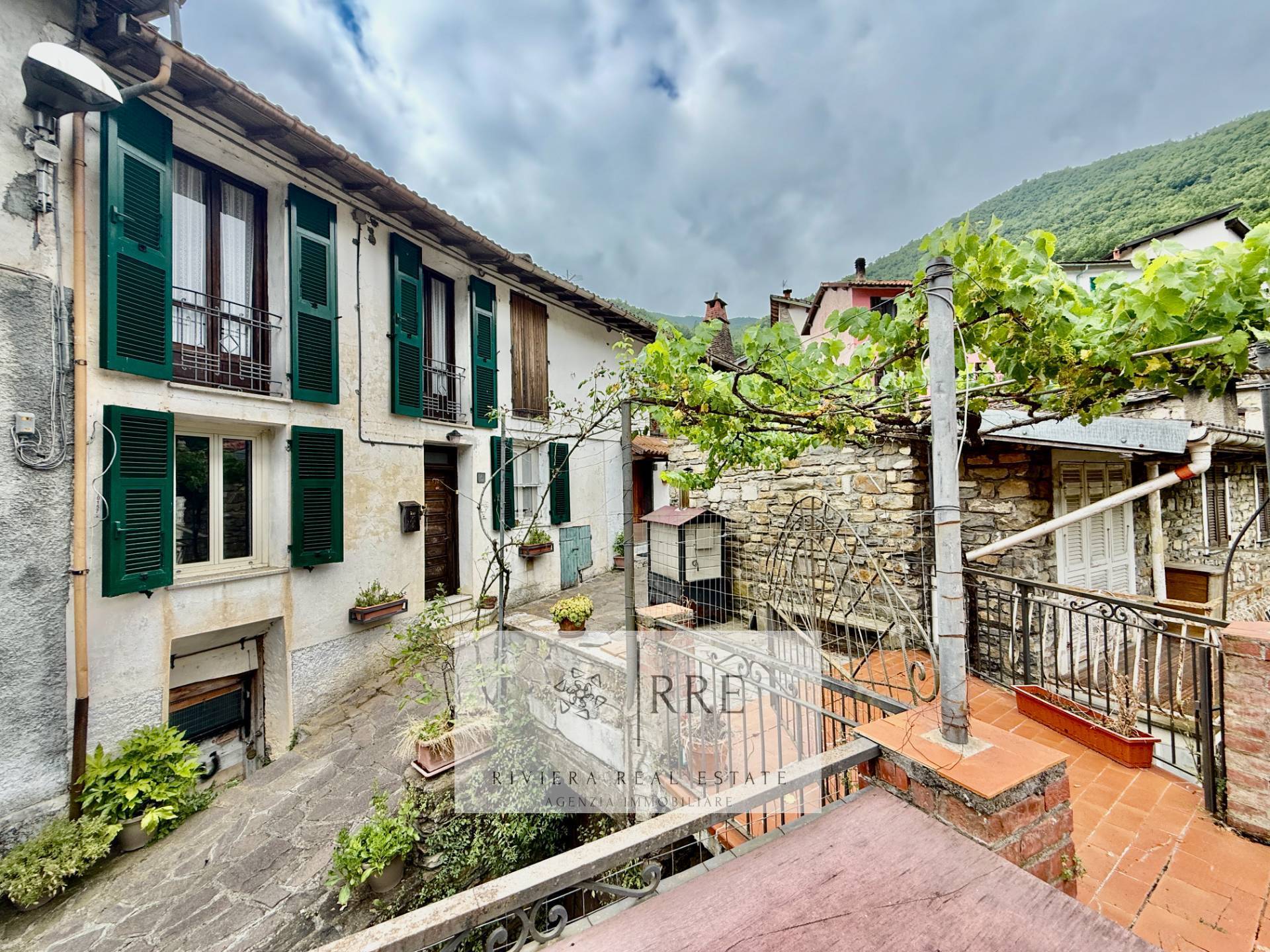 Casa Semindipendente in vendita a Rezzo, Lavina