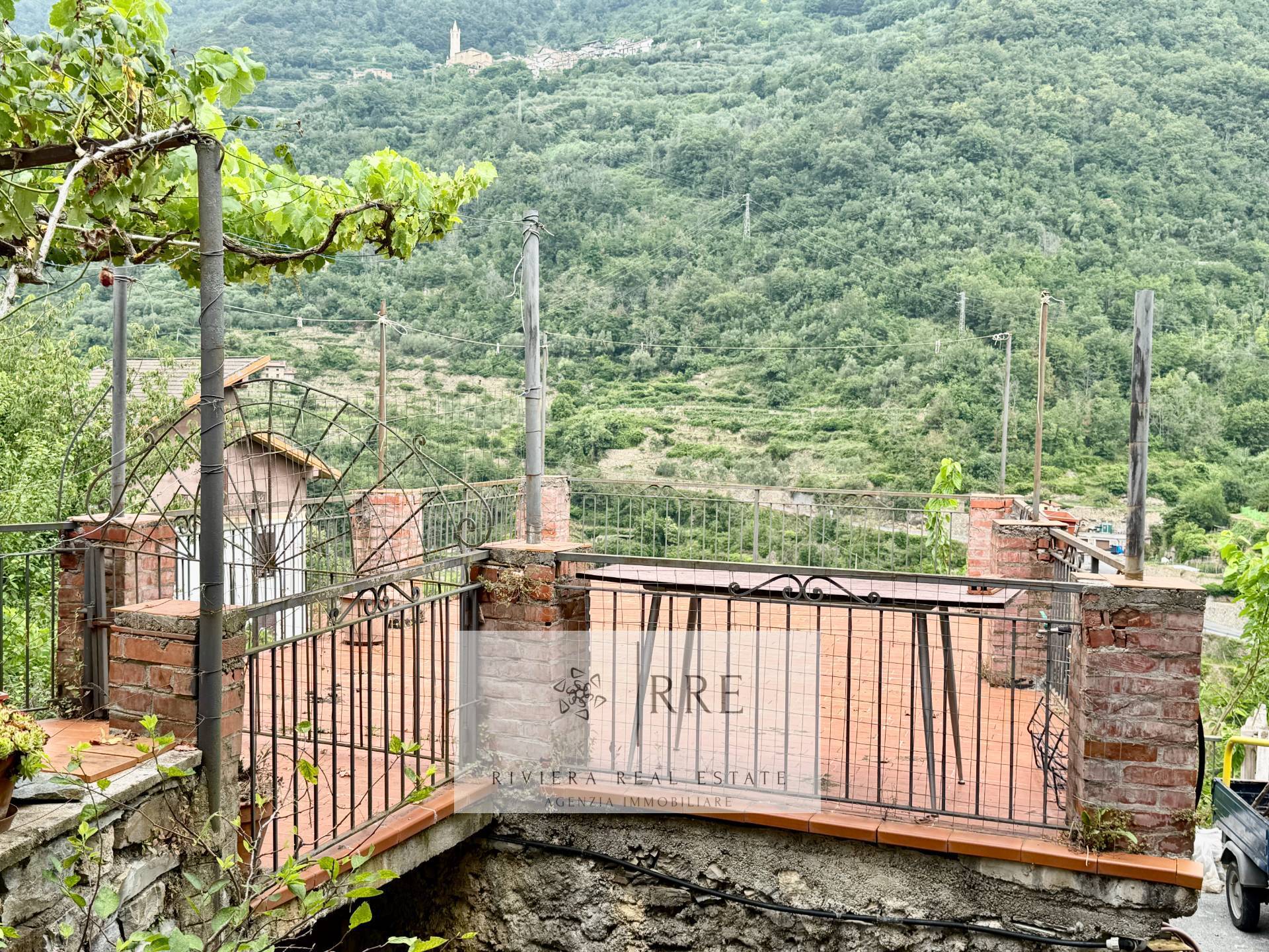 Casa Semindipendente in vendita a Rezzo, Lavina