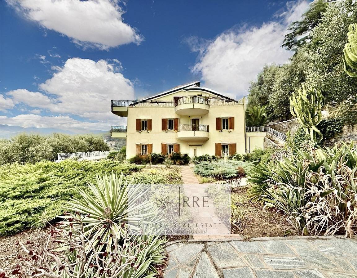 Palazzina indipendente in vendita a Diano Castello