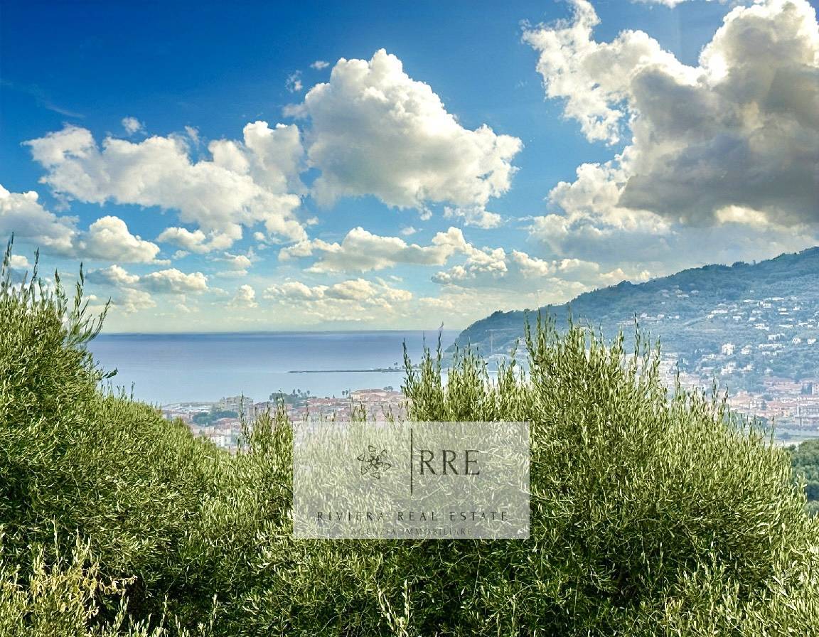 Palazzina indipendente in vendita a Diano Castello