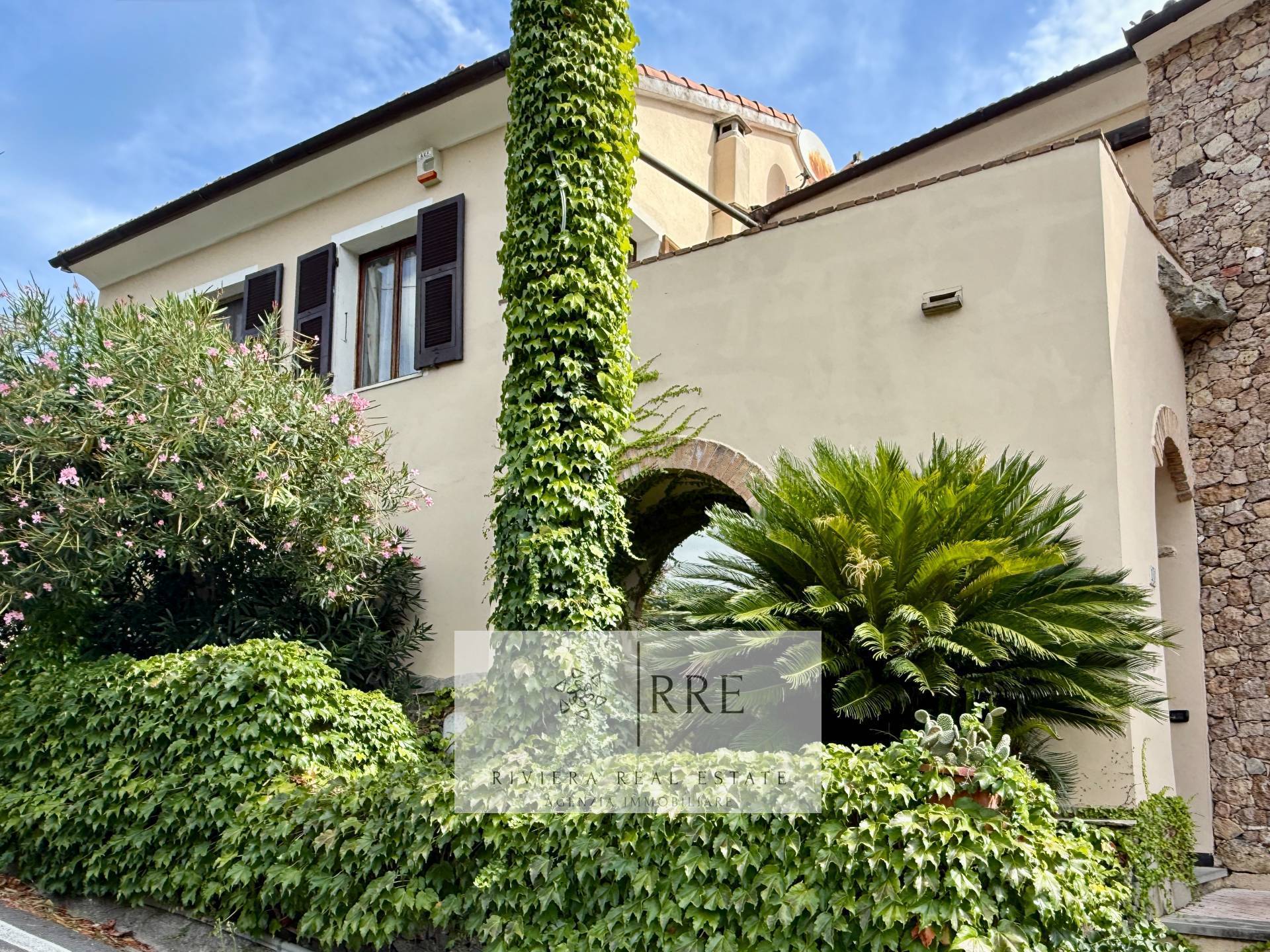 Casa Indipendente in vendita a Vado Ligure