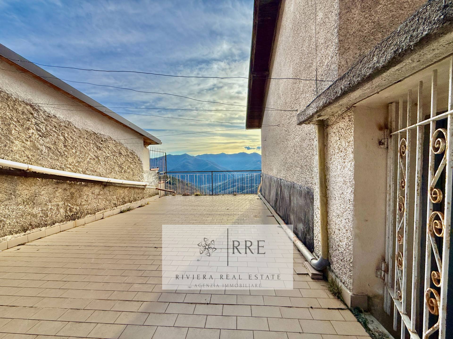 Casa Semindipendente in vendita a Aquila d'Arroscia, Salino