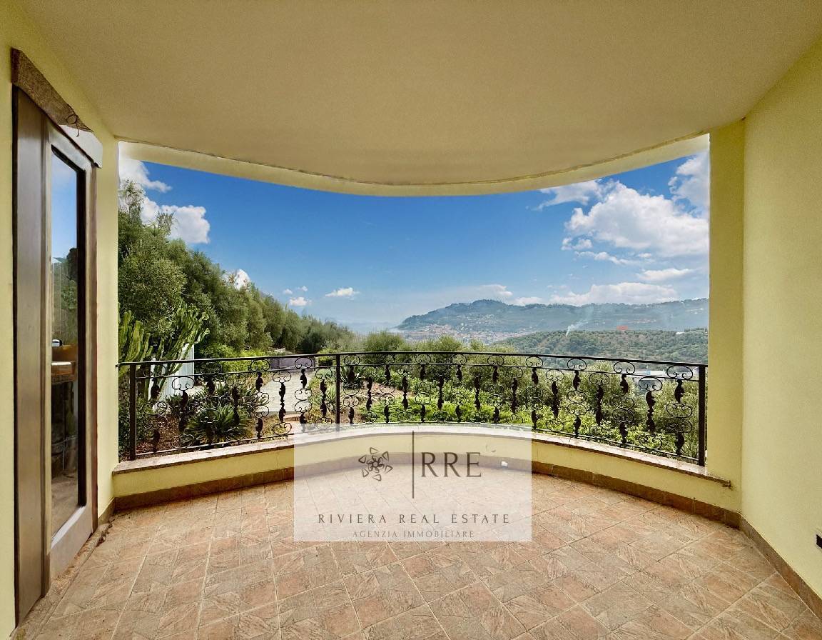 Palazzina indipendente in vendita a Diano Castello