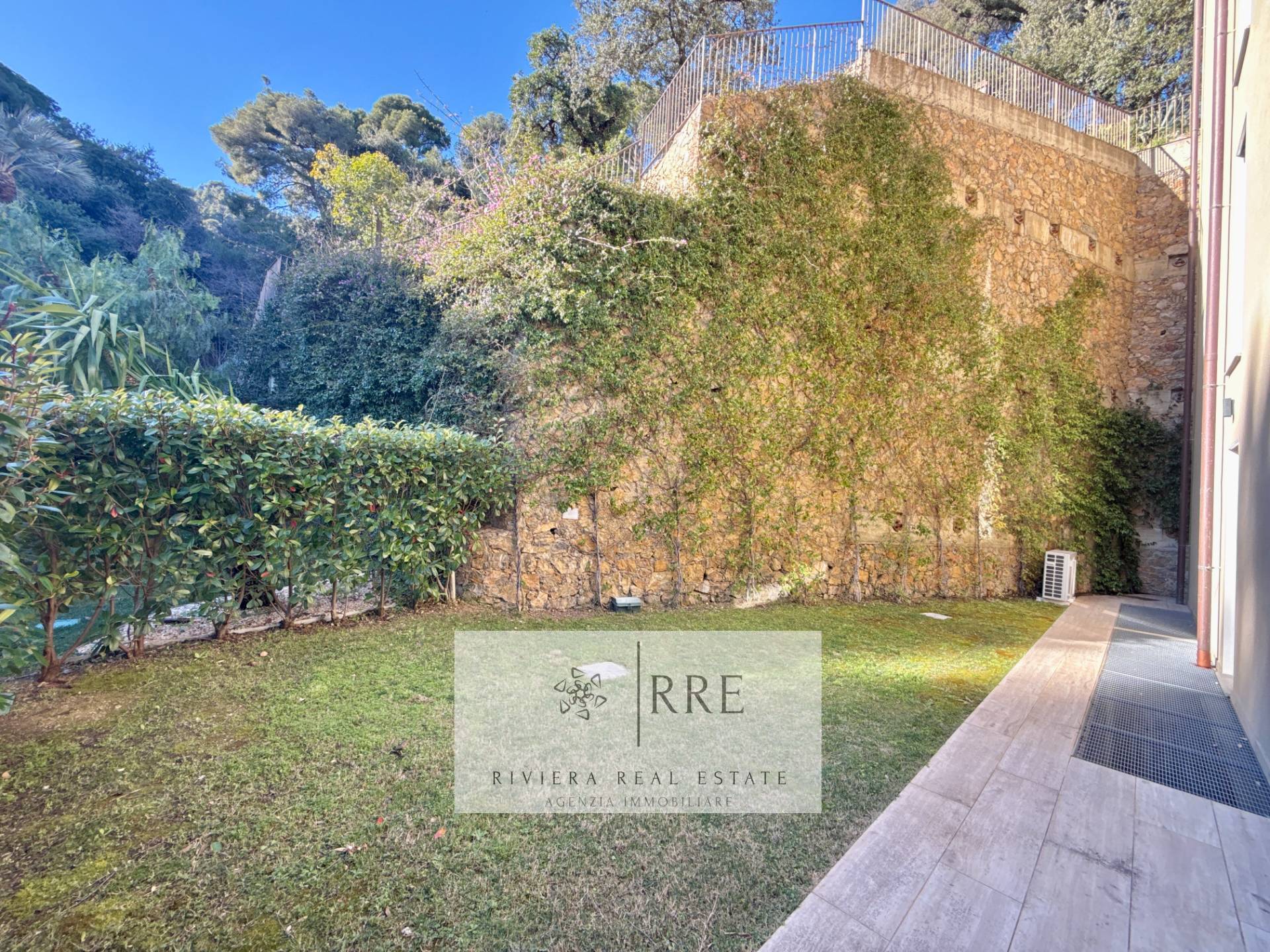 Bilocale con giardino in vendita a Borghetto Santo Spirito