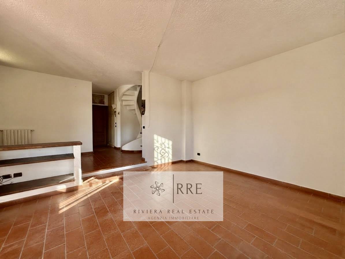 Villa in vendita a Garlenda, zona Golf