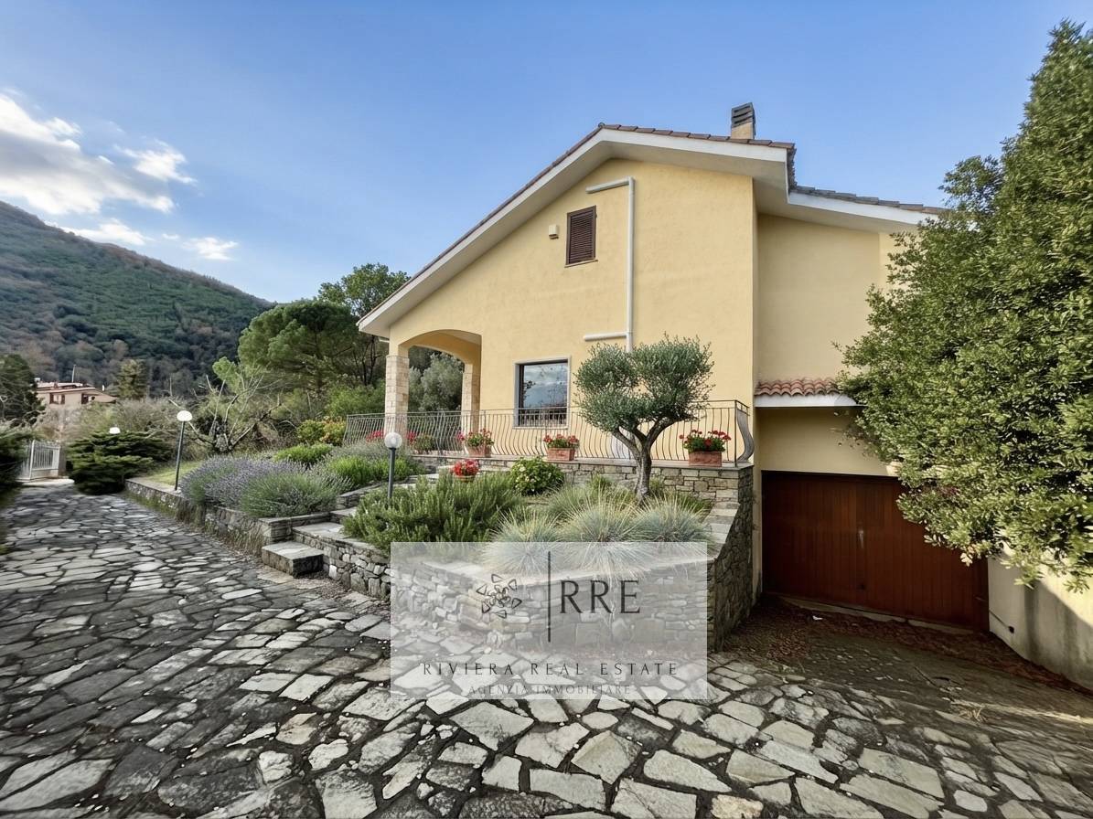 Villa in vendita a Garlenda, zona Golf
