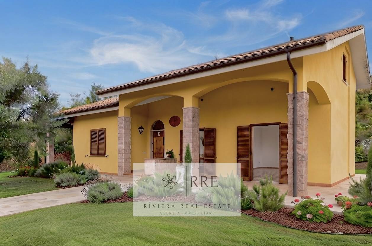 Villa in vendita a Garlenda, zona Golf
