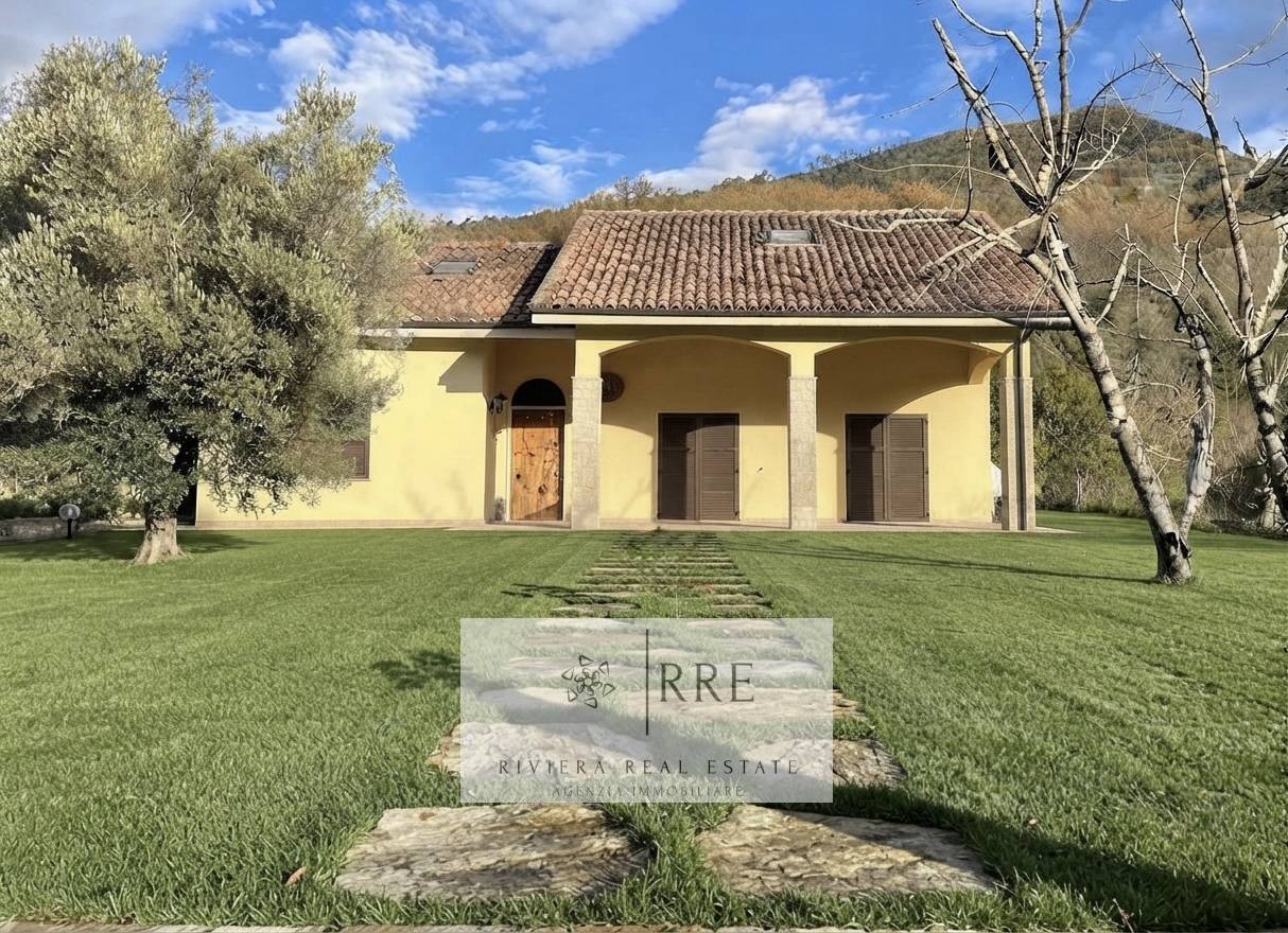 Villa in vendita a Garlenda, zona Golf