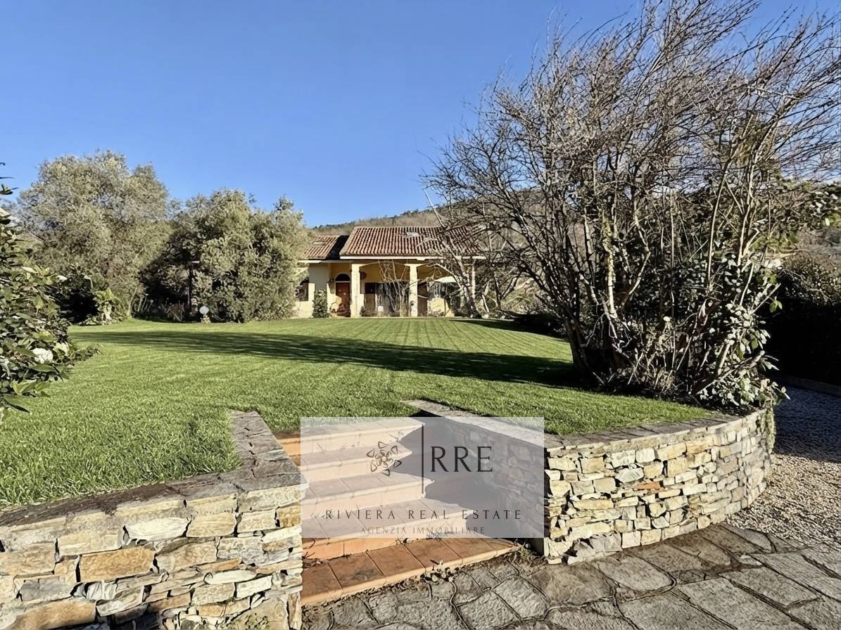Villa in vendita a Garlenda, zona Golf