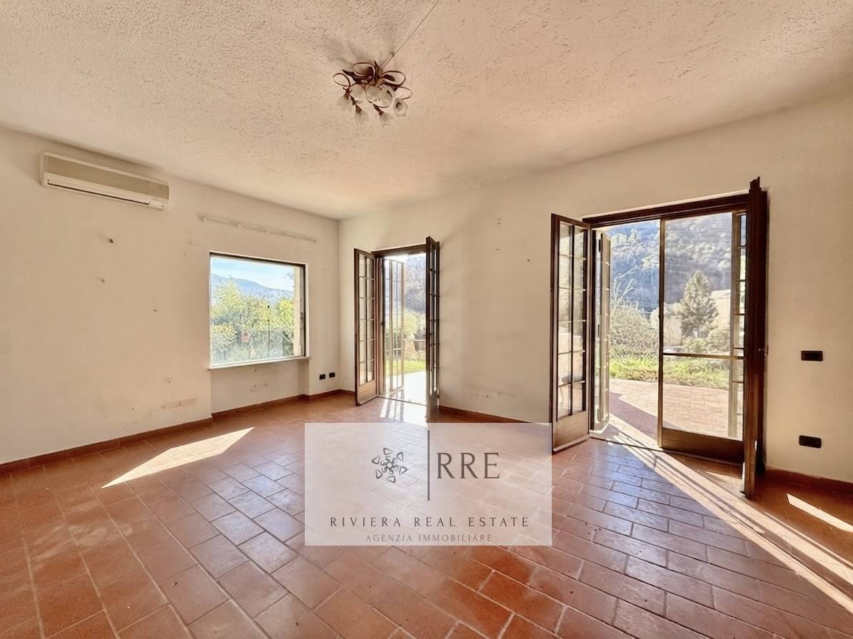 Villa in vendita a Garlenda, zona Golf
