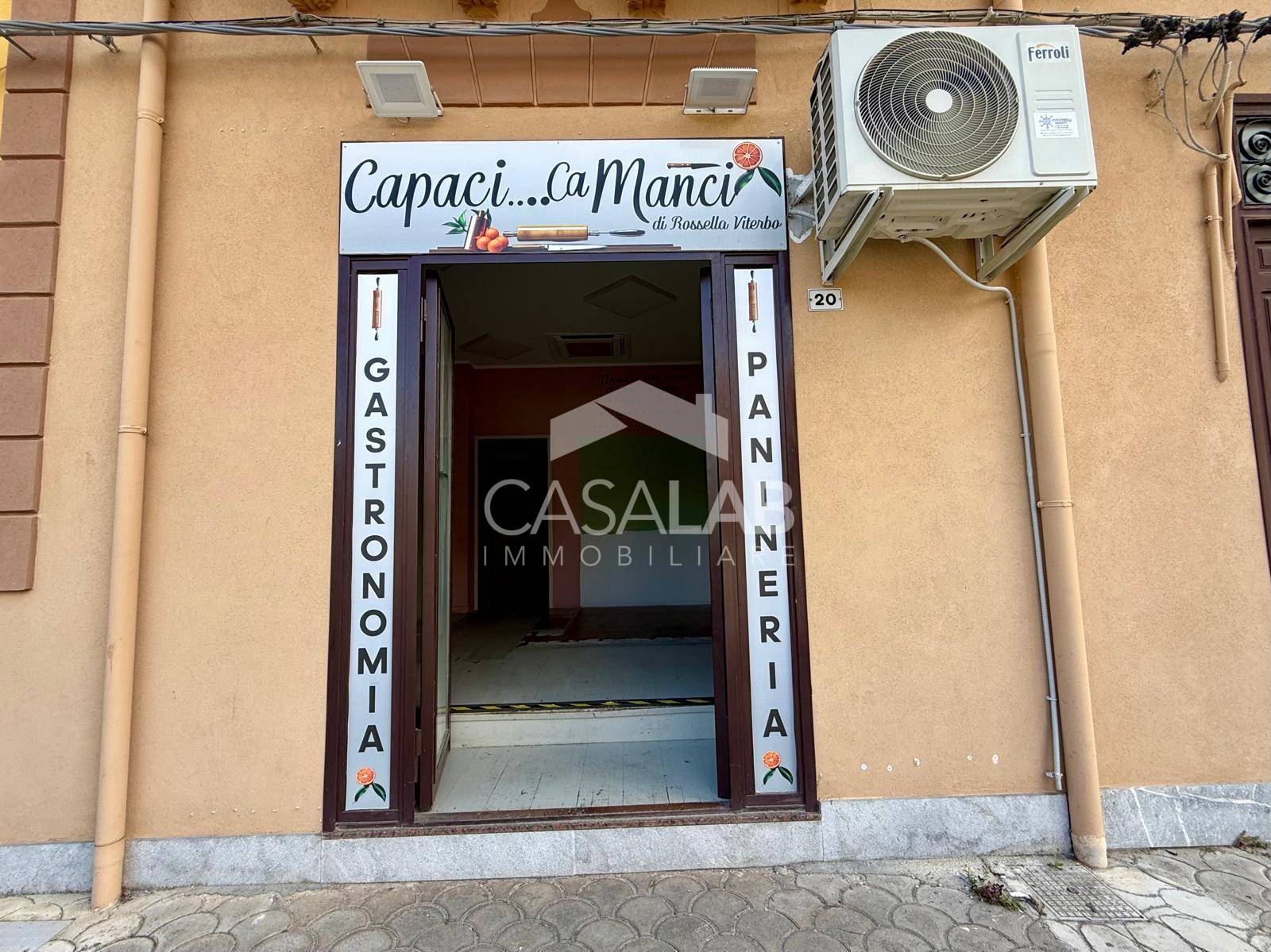 Locale commerciale in affitto a Capaci