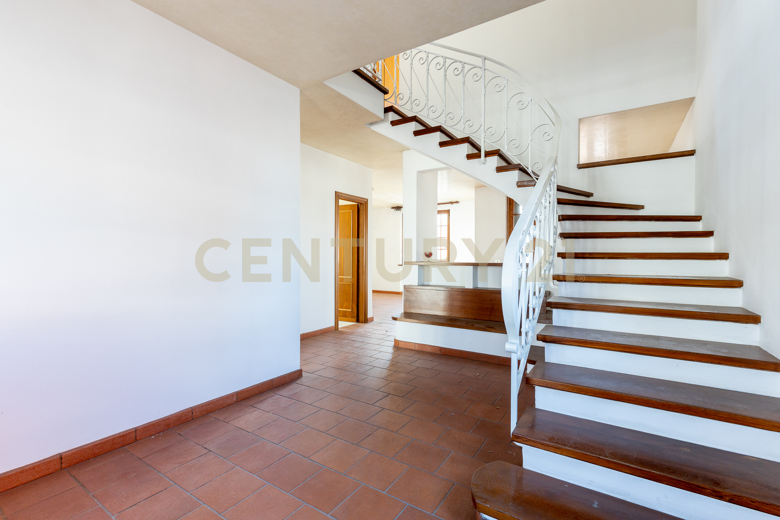 Appartamento con terrazzo in via nino bixio 21, Montecatini-Terme