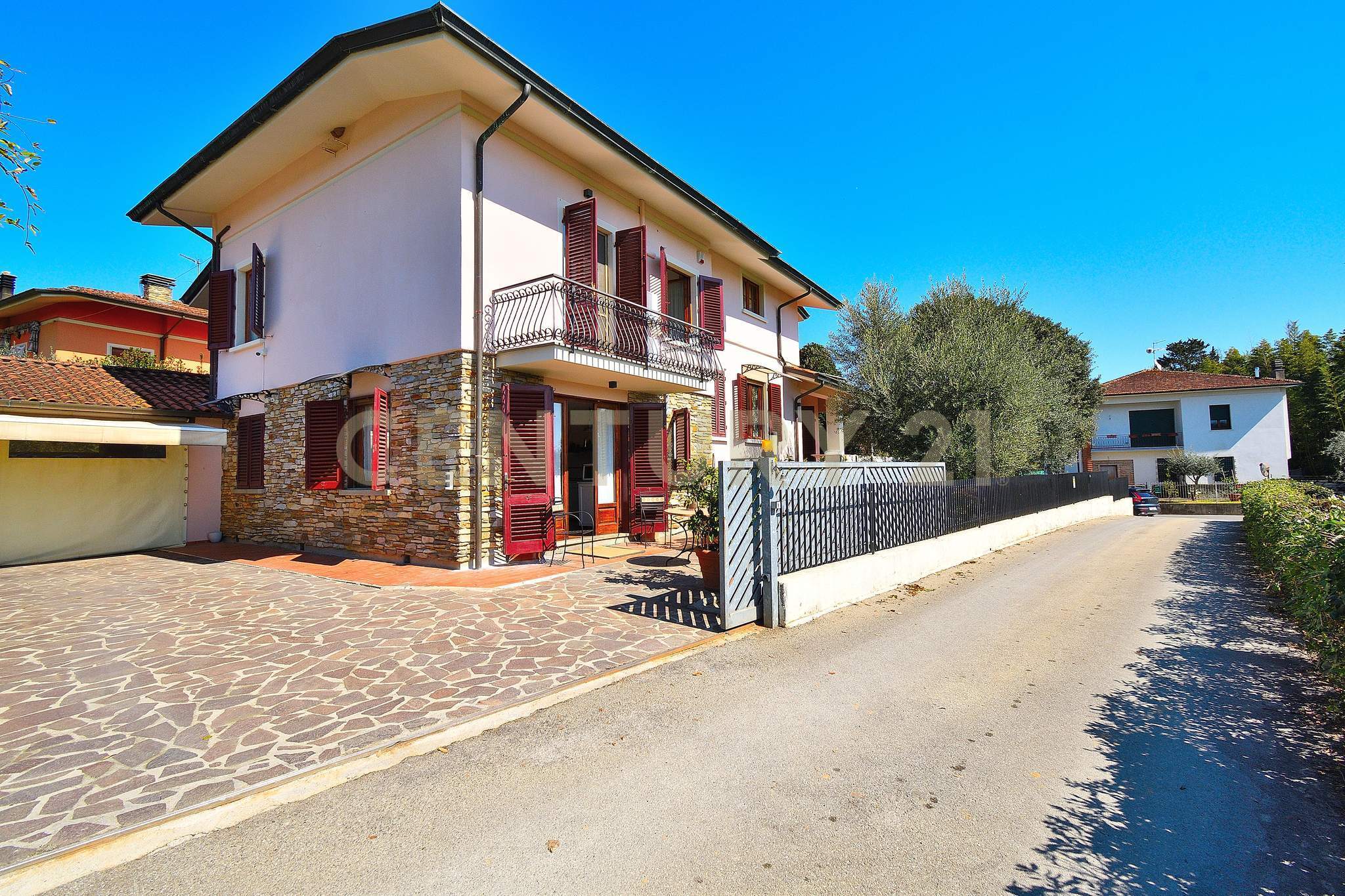 Villa con giardino in via delle molina 18, Pescia