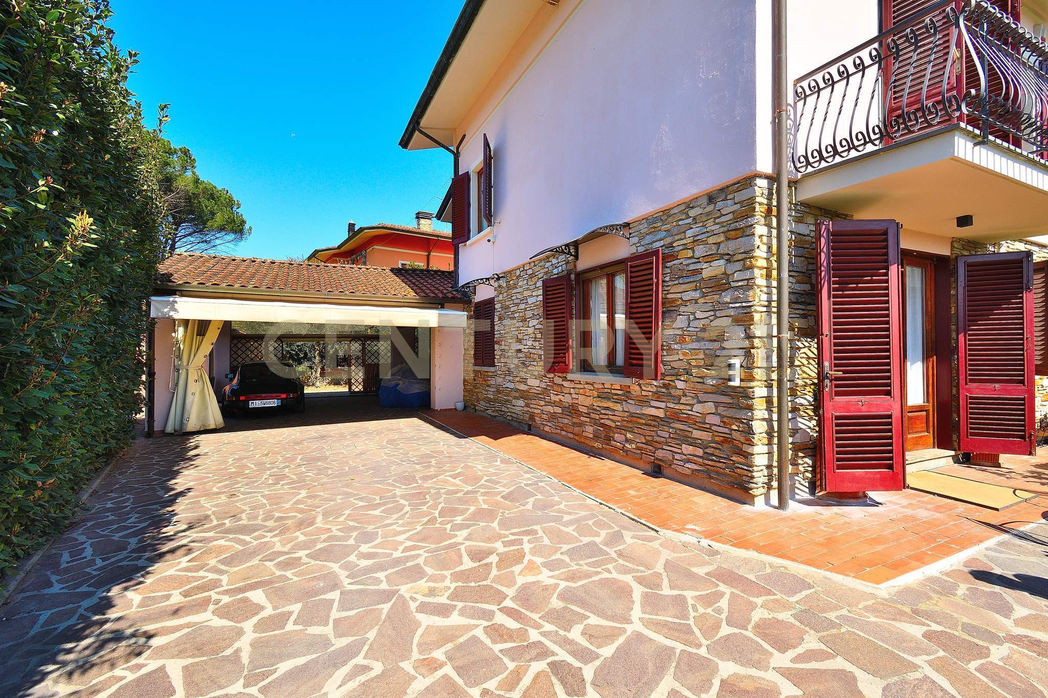 Villa con giardino in via delle molina 18, Pescia