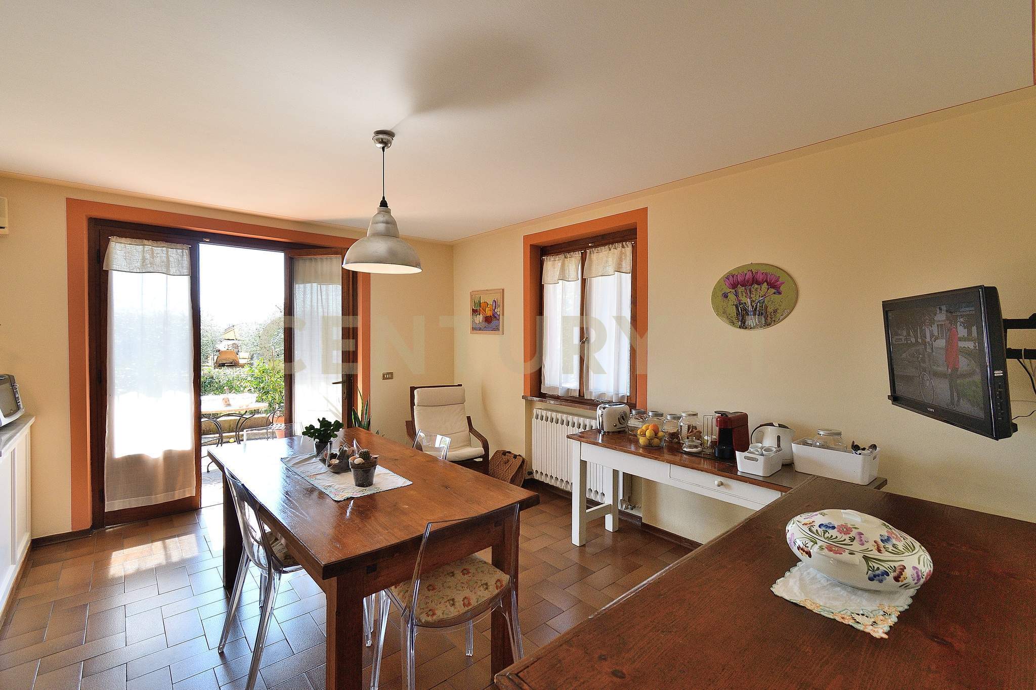 Villa con giardino in via delle molina 18, Pescia