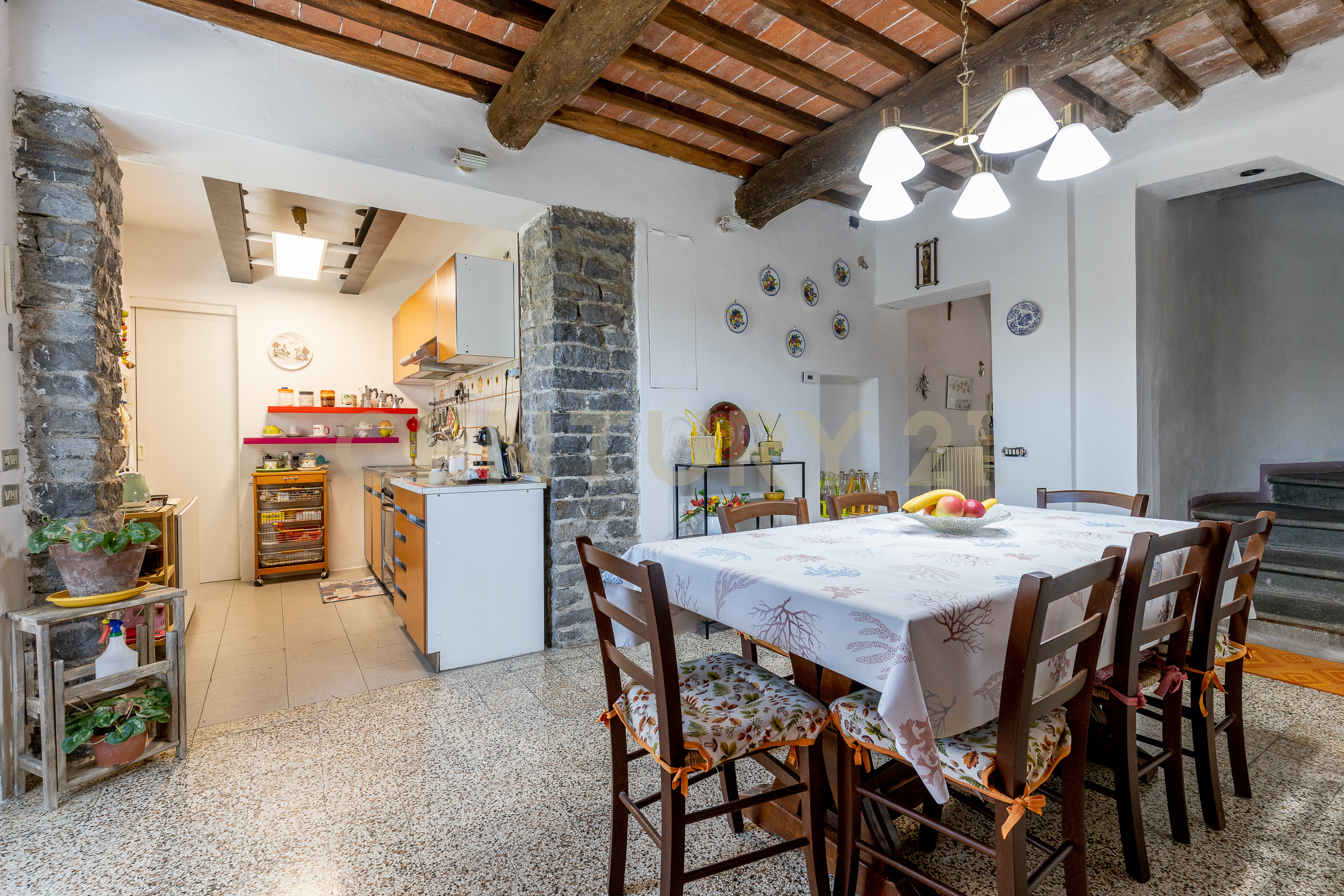 Casa indipendente con terrazzo in via per corte sandorini 619, Lucca