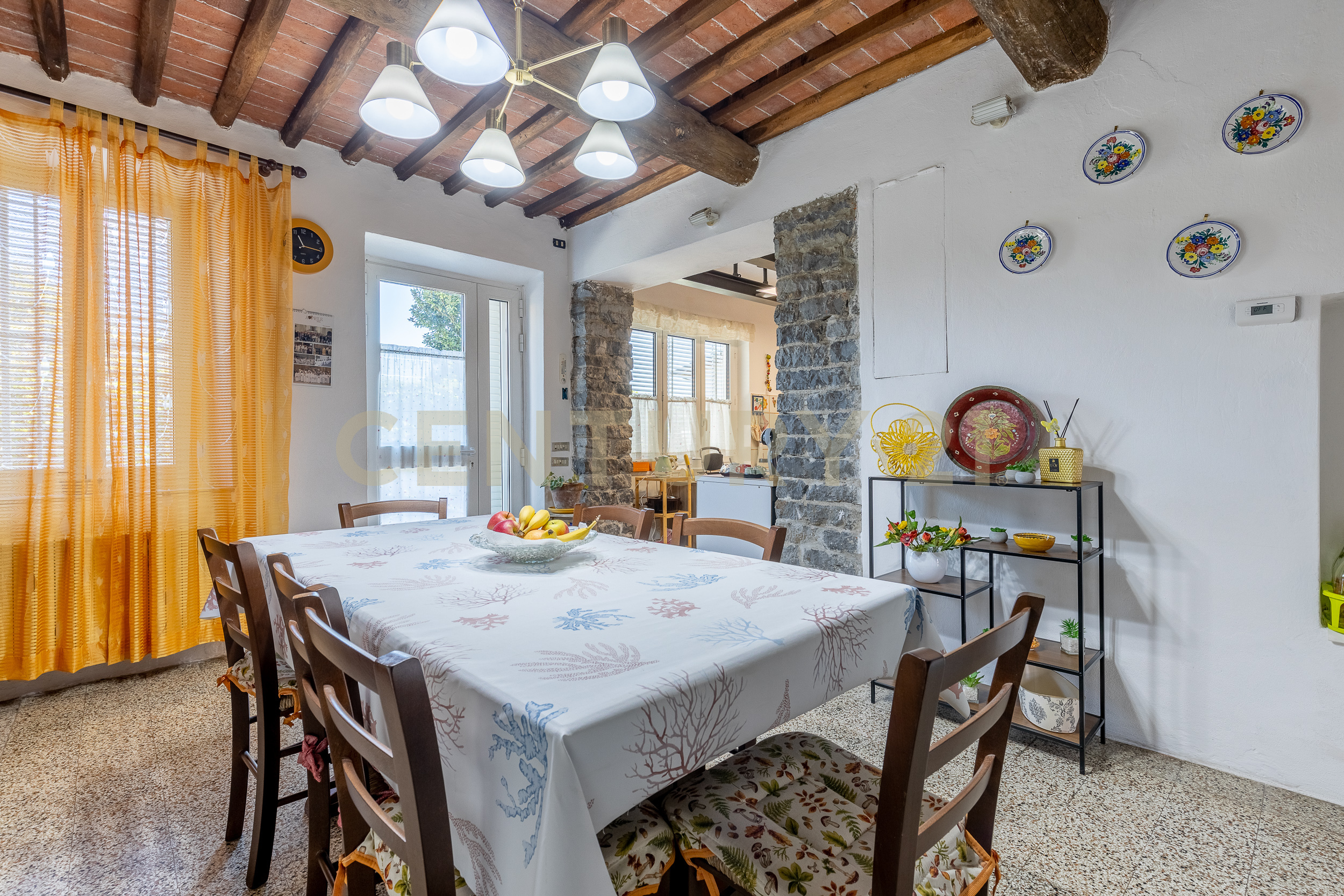 Casa indipendente con terrazzo in via per corte sandorini 619, Lucca