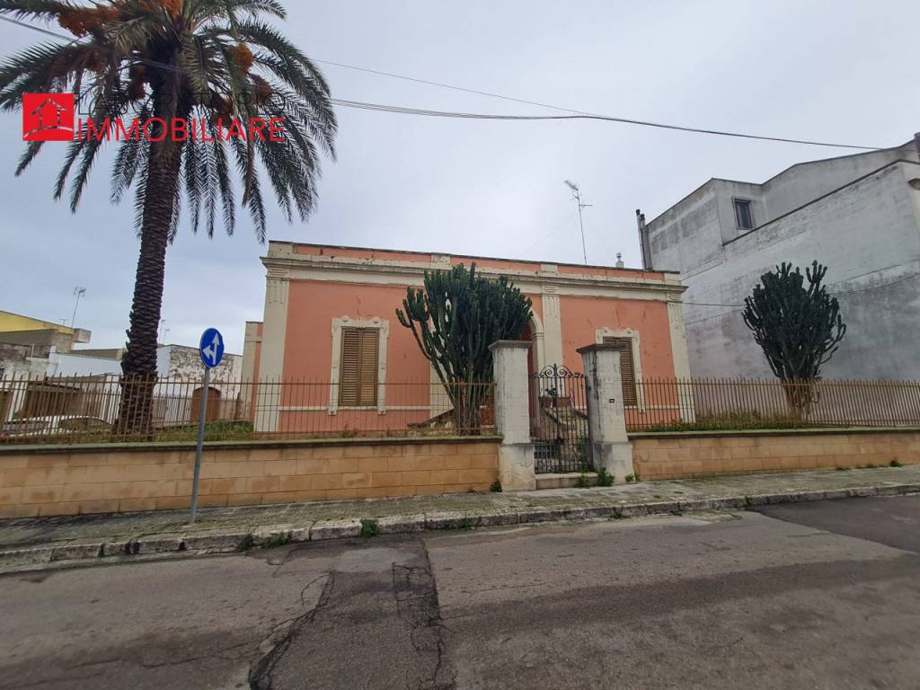 Casa indipendente con giardino a Surbo