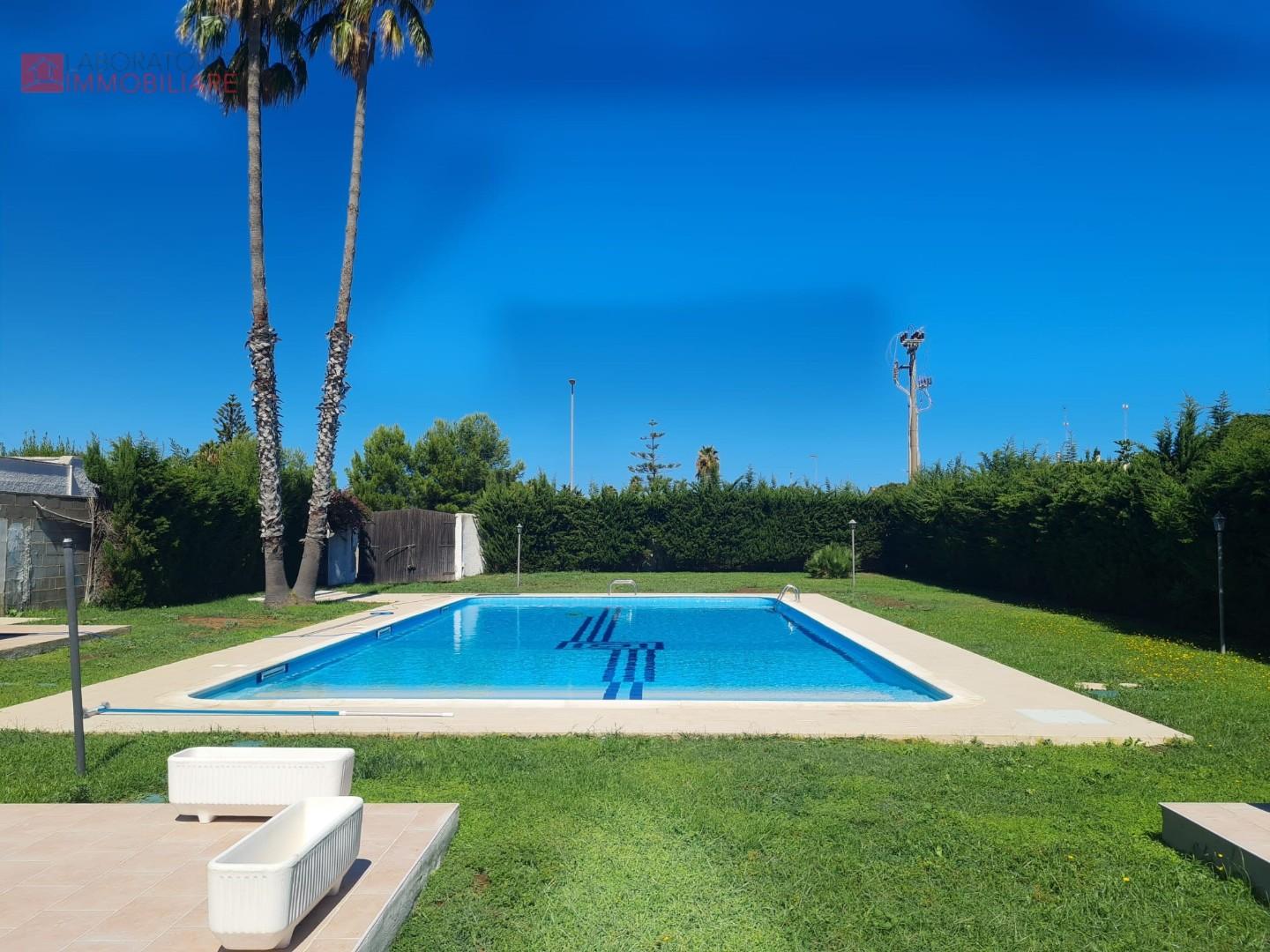 Villa con giardino, Lecce frigole