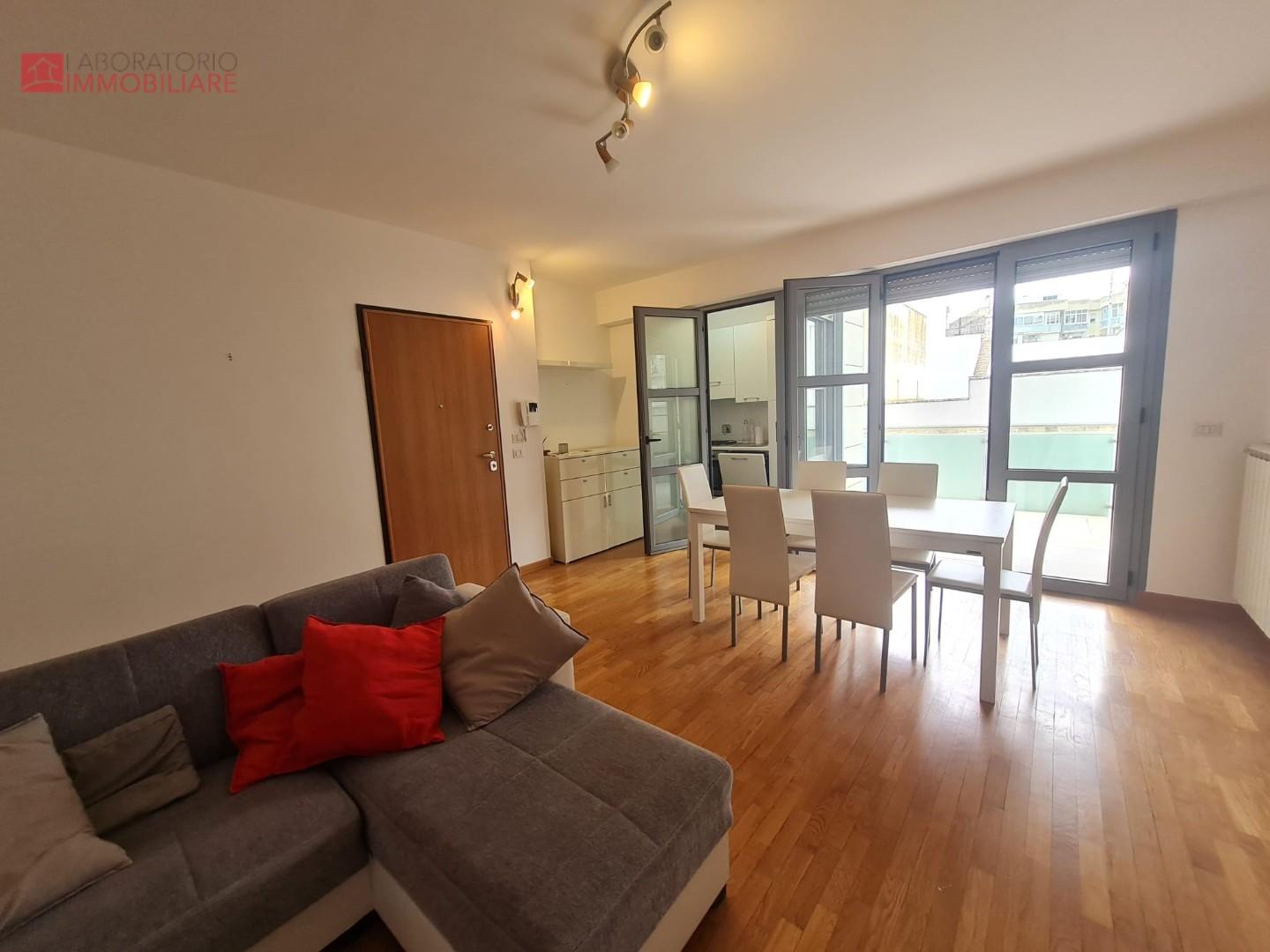 Trilocale arredato in affitto, Lecce ariosto mazzini