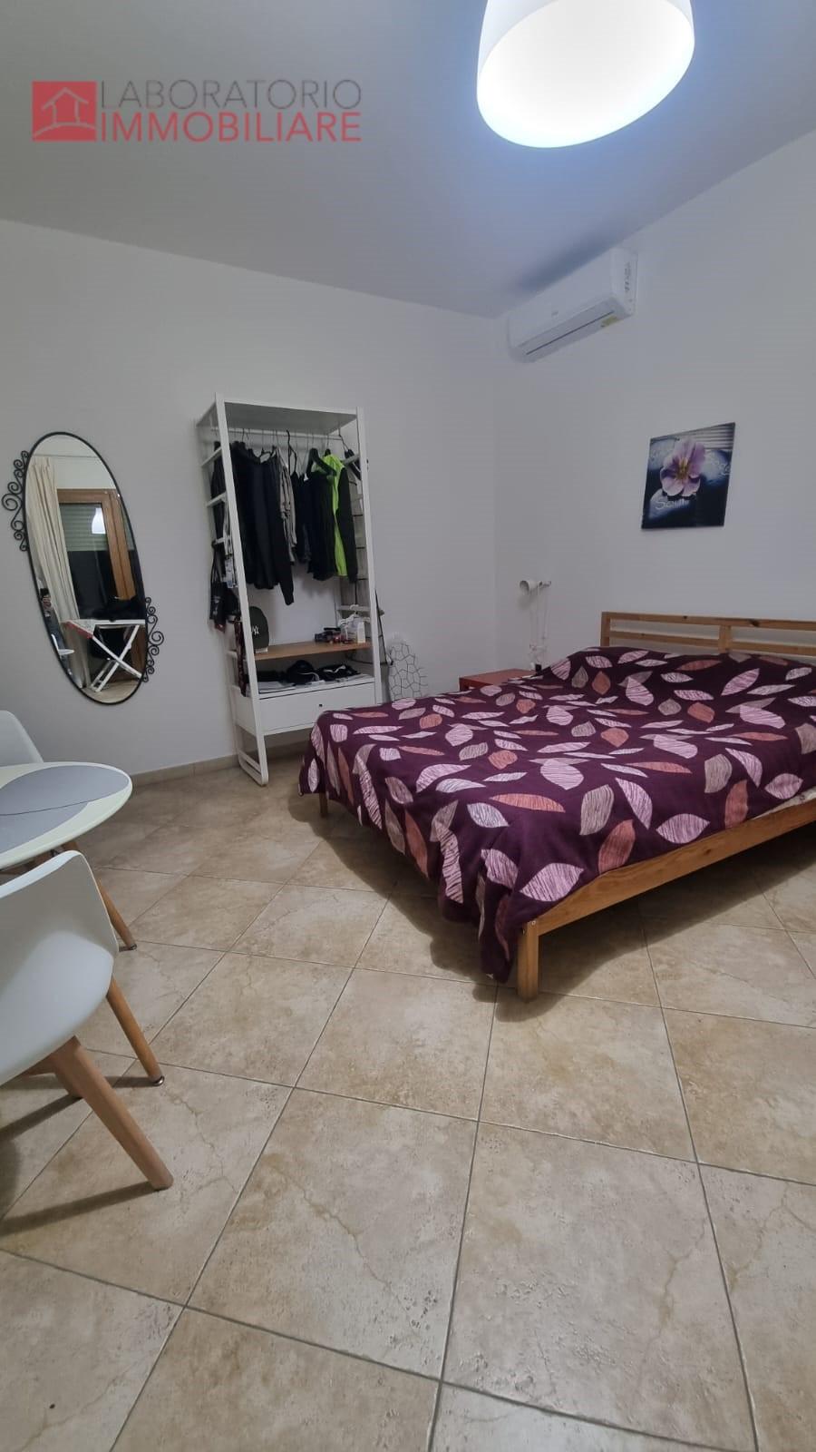 Monolocale arredato in affitto, Lecce poligono