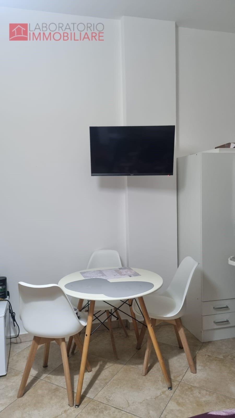 Monolocale arredato in affitto, Lecce poligono