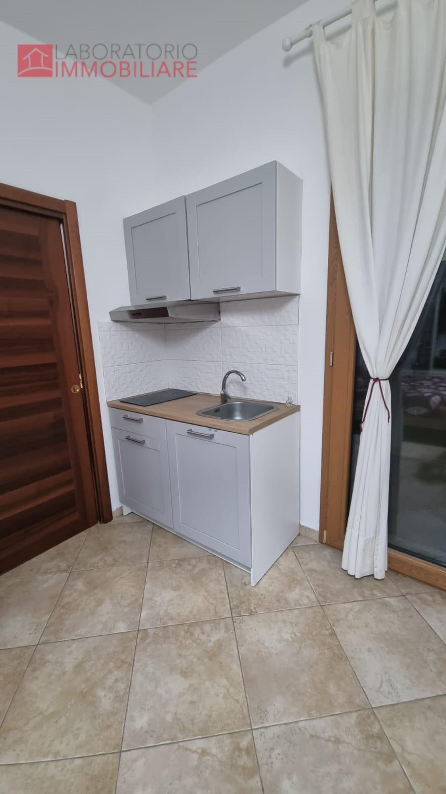 Monolocale arredato in affitto, Lecce poligono