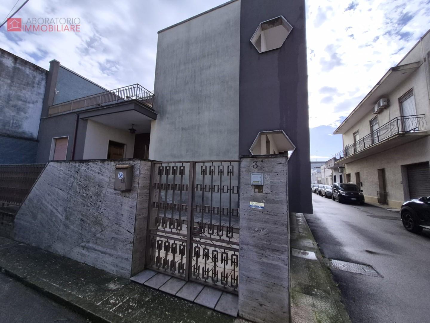 Casa indipendente con giardino a Salice Salentino