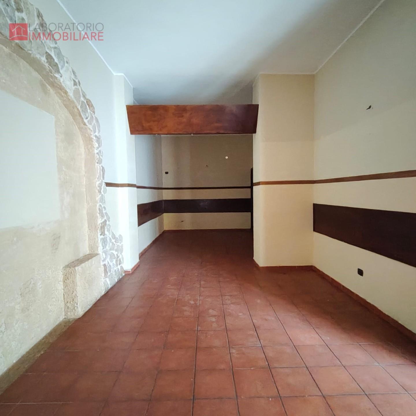 Locale commerciale in vendita, Lecce partigiani