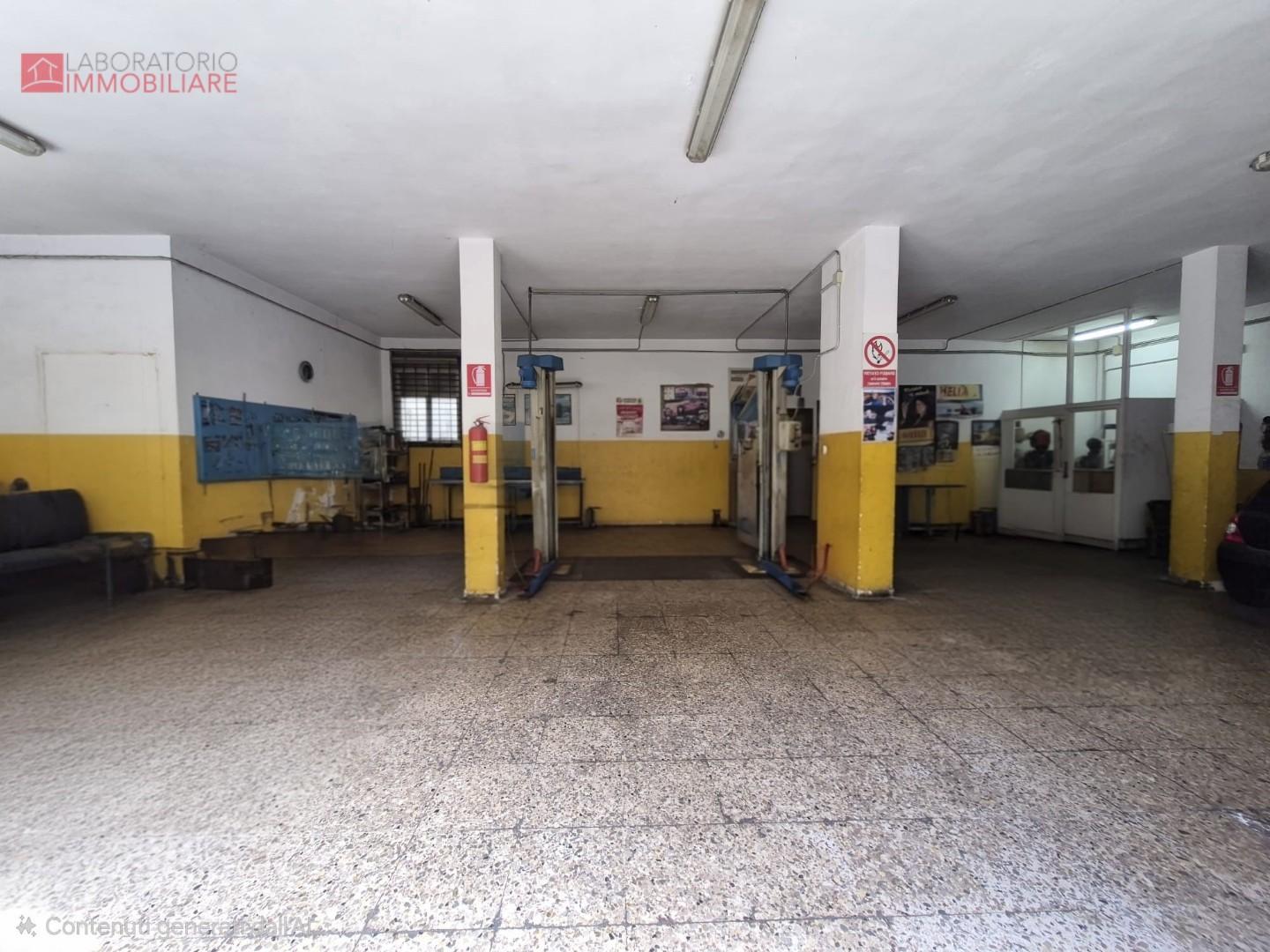 Locale commerciale da ristrutturare, Lecce san pio