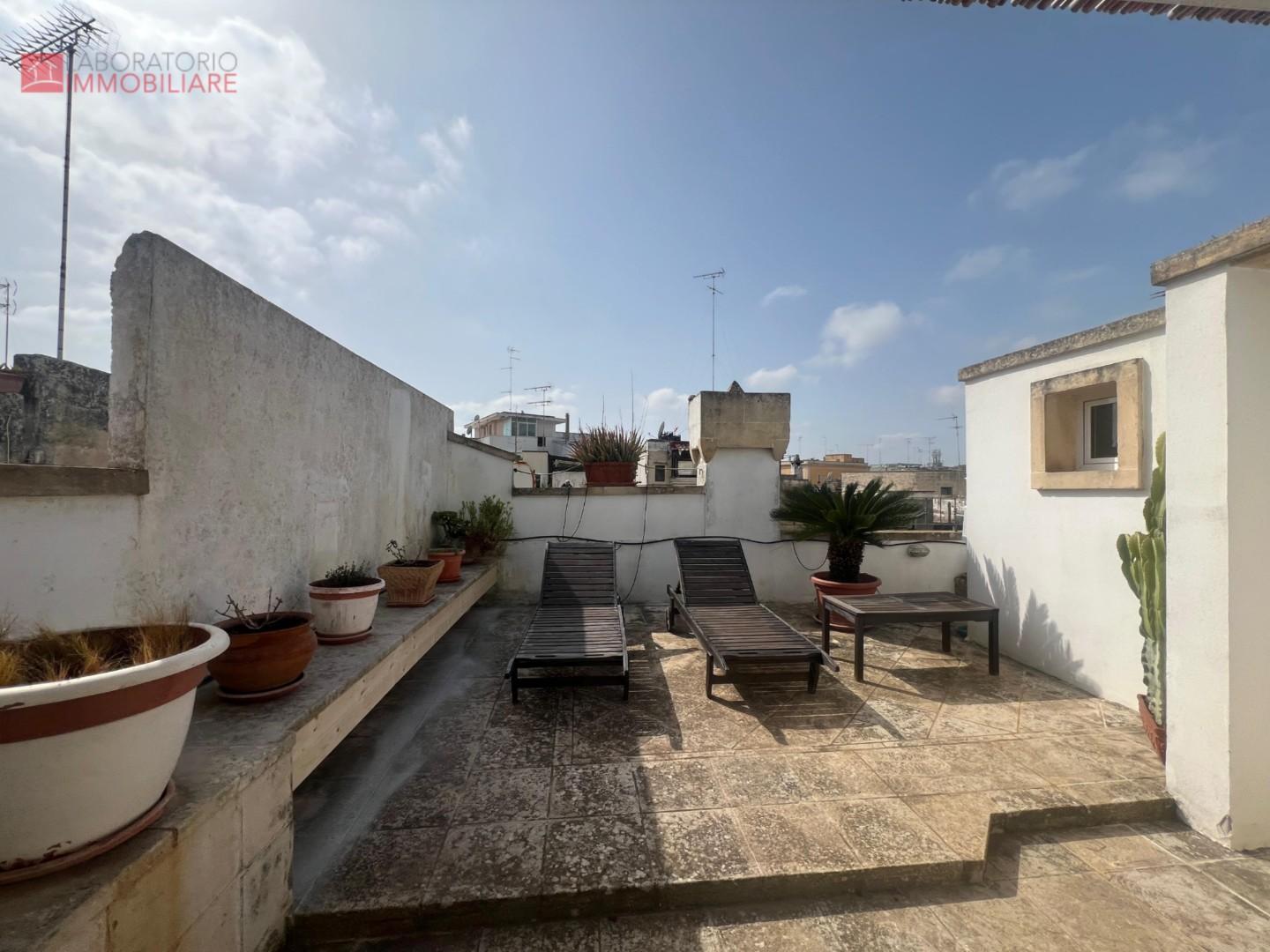 Attico con terrazzo, Lecce centro storico