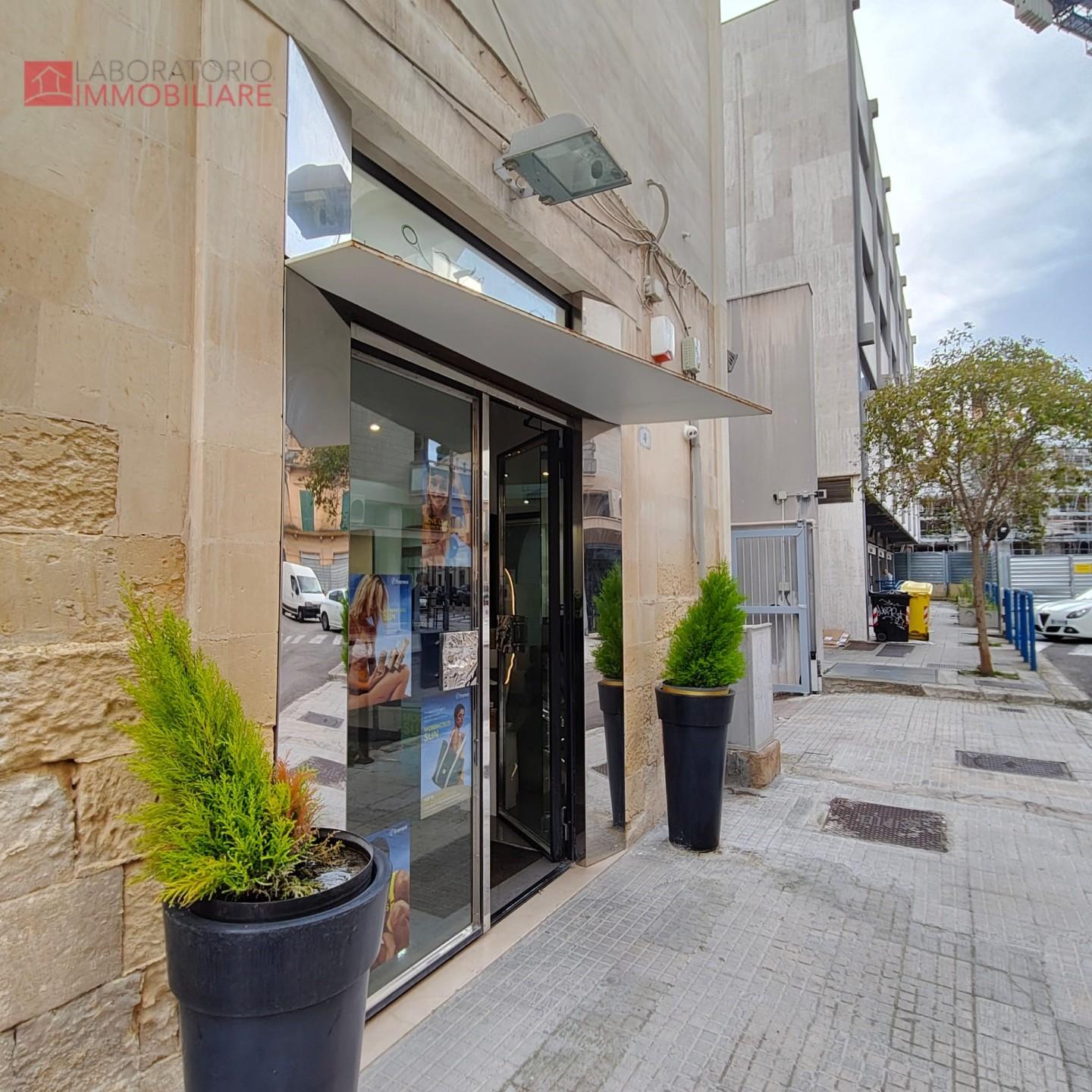 Negozio in affitto a Lecce