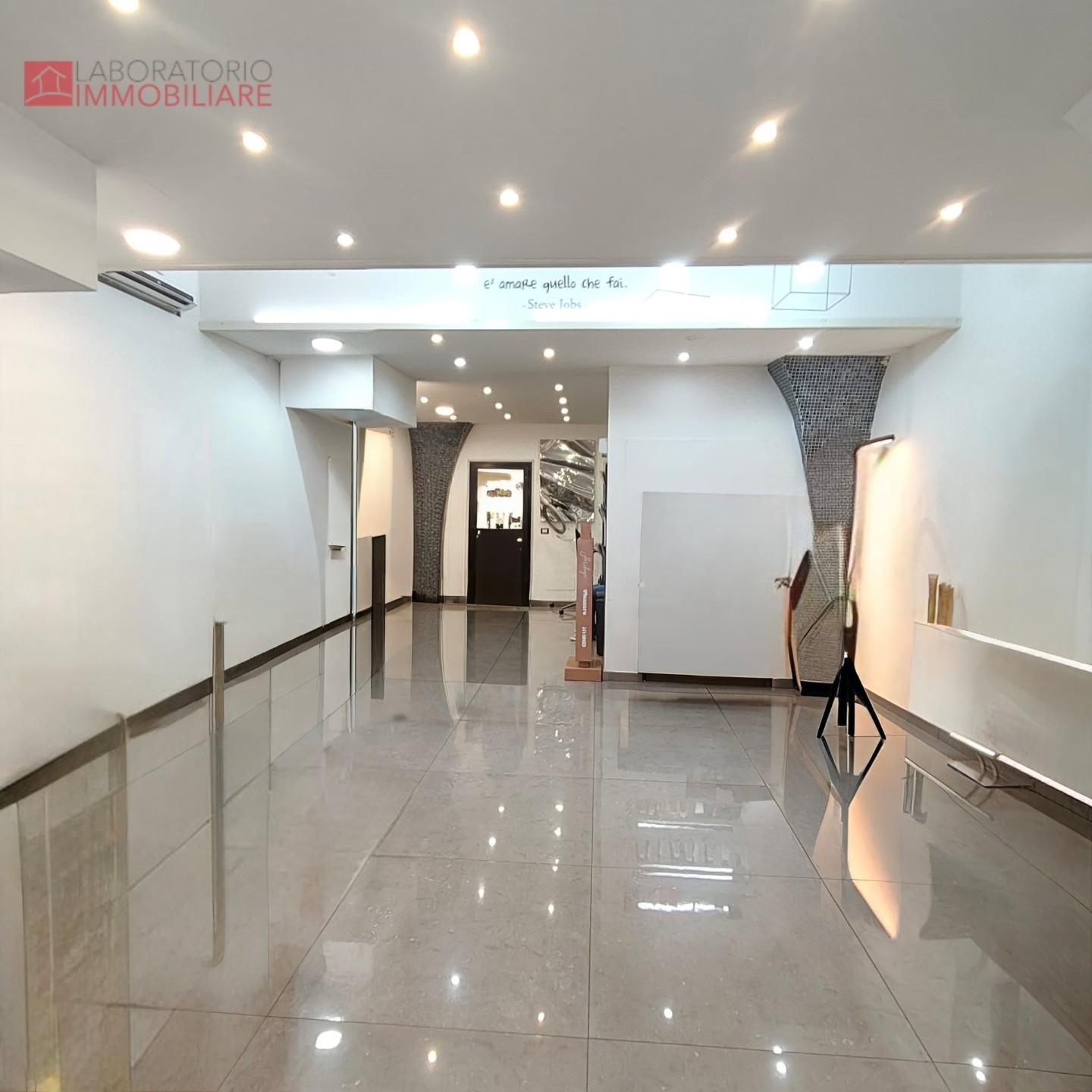 Negozio in affitto a Lecce